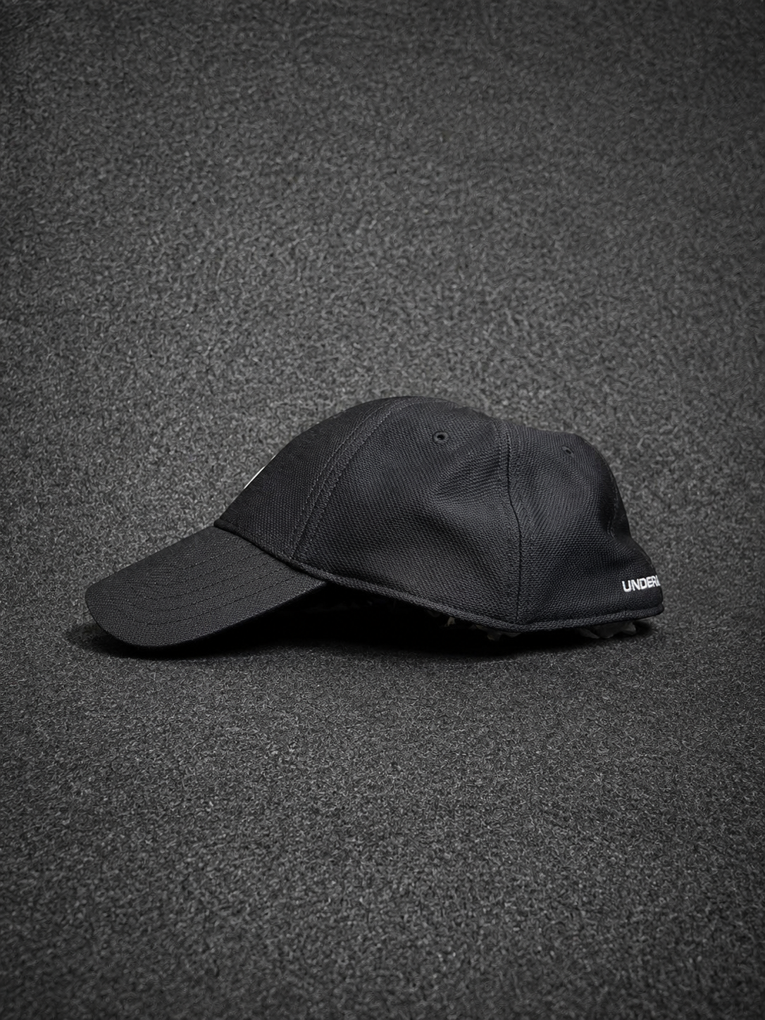 Under Armour Blitzing Stretch Fit Black Cap M/L Performance Hat