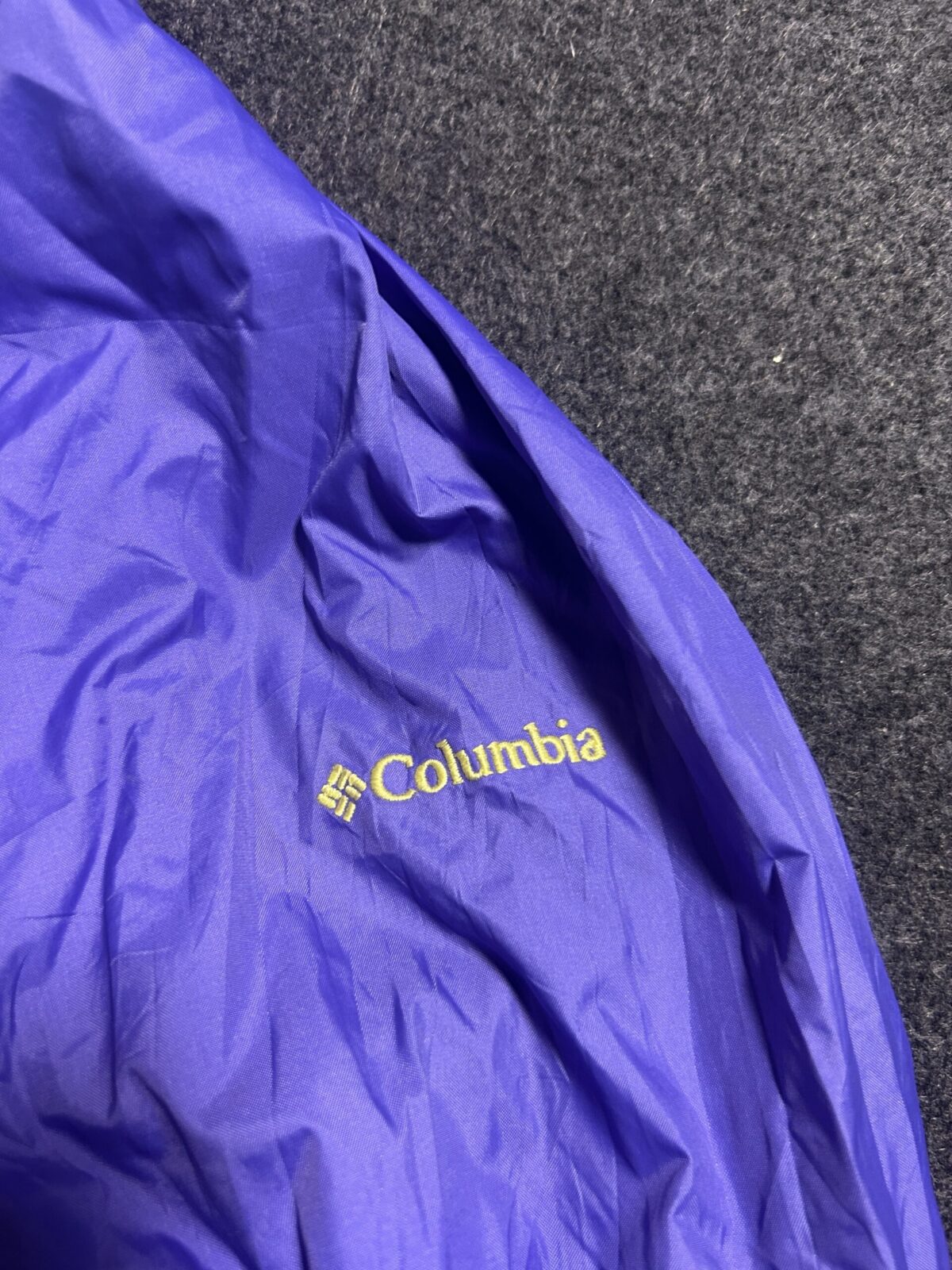 Columbia Omni-Shield Lightweight Hooded Windbreaker Jacket Purple | S