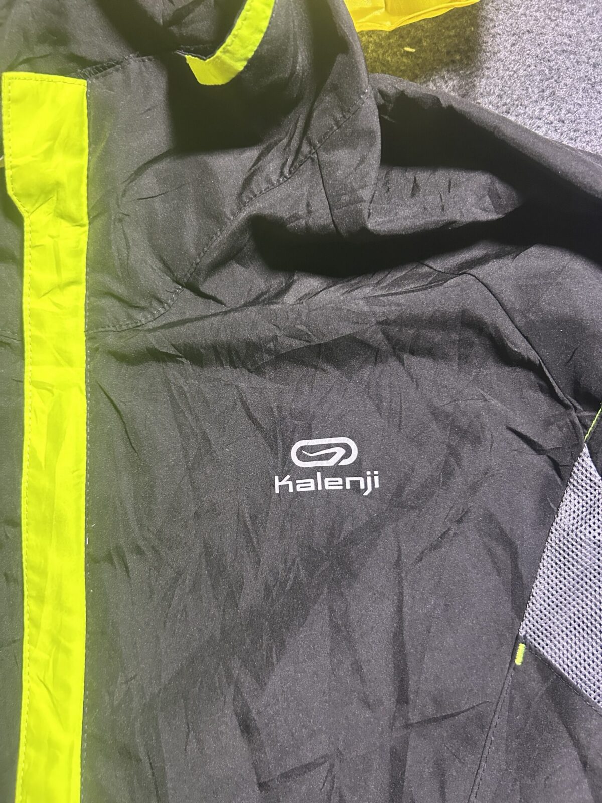 Kalenji Lightweight Running Windbreaker Hooded Jacket Black Neon | L