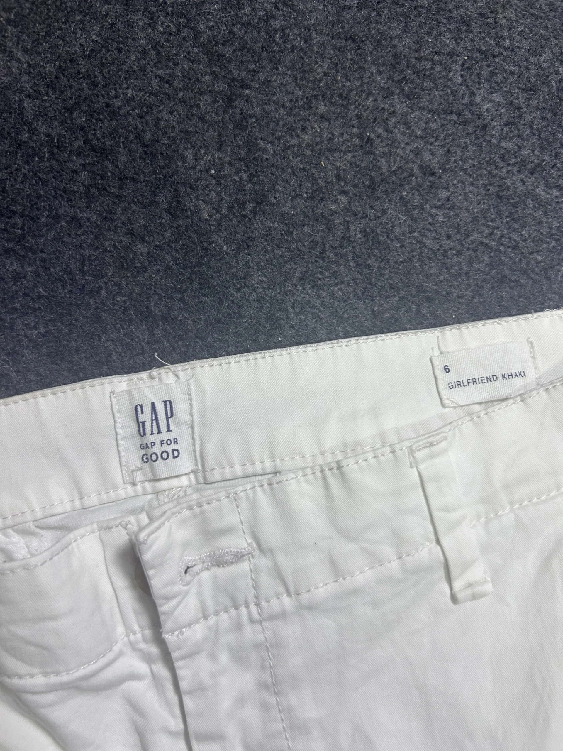 GAP Girlfriend Khaki White Cropped Pants Lightweight Cotton W32