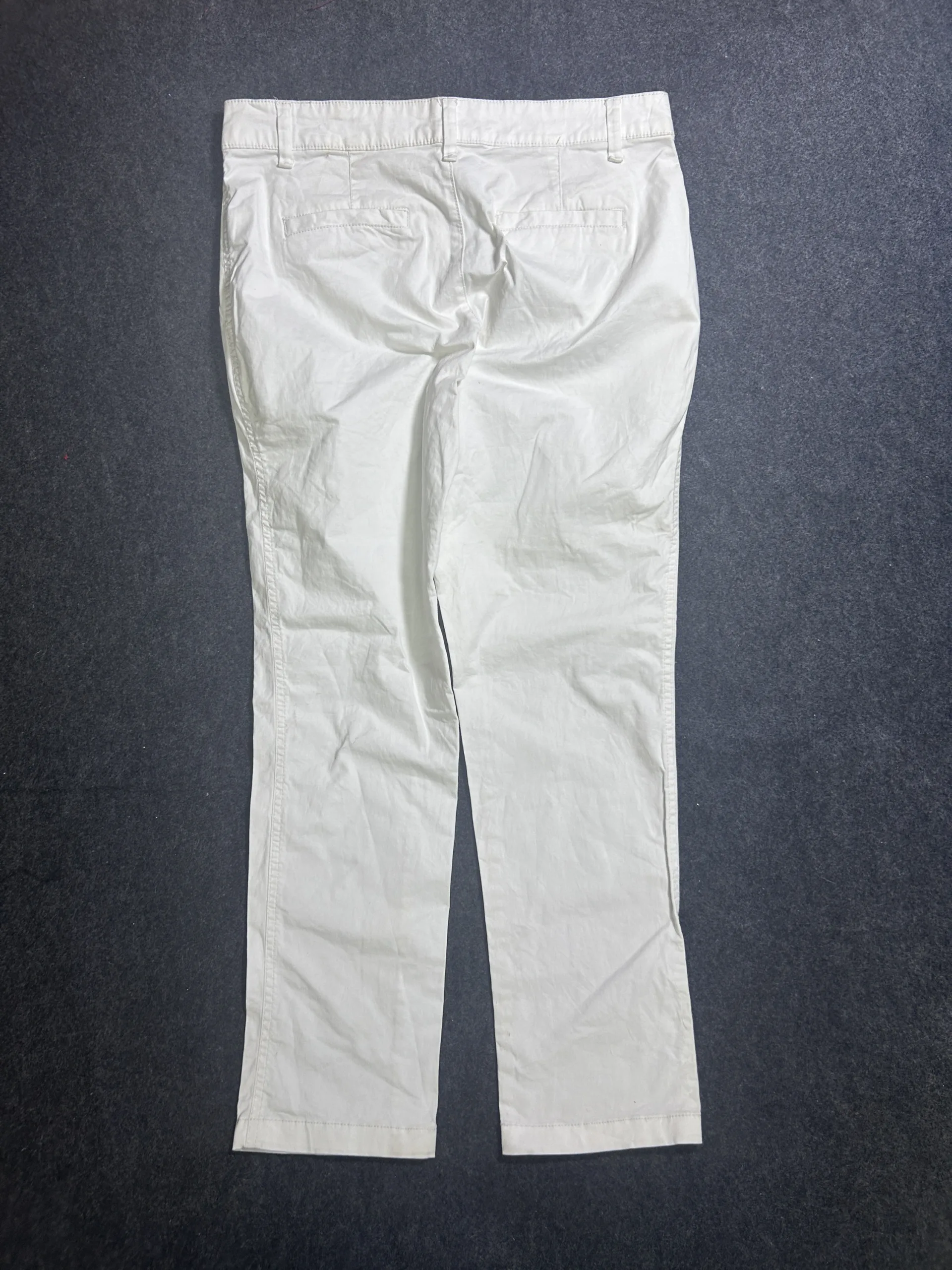 GAP Girlfriend Khaki White Cropped Pants Lightweight Cotton W32