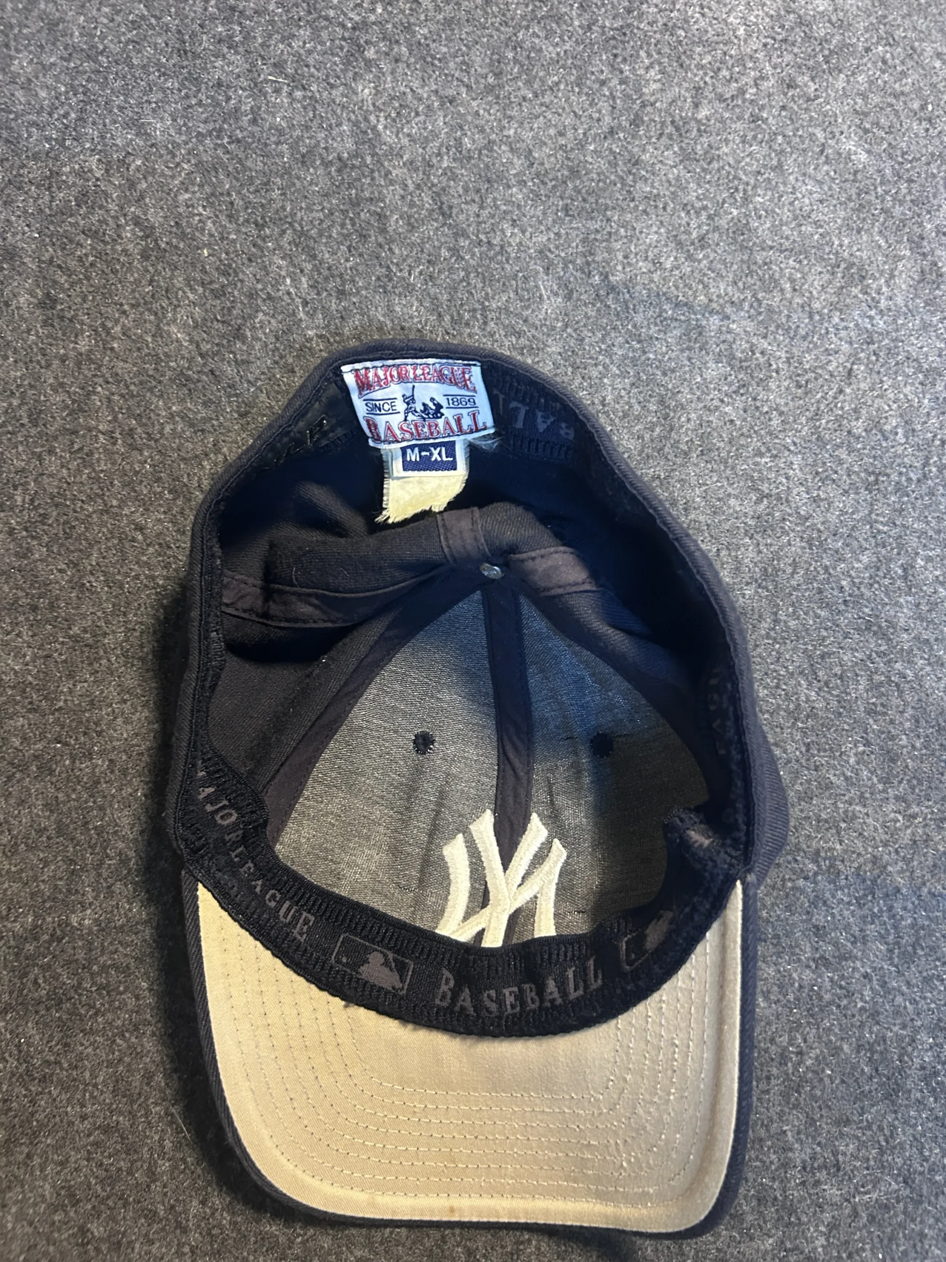 Vintage New York Yankees MLB Black Fitted Cap | L/XL