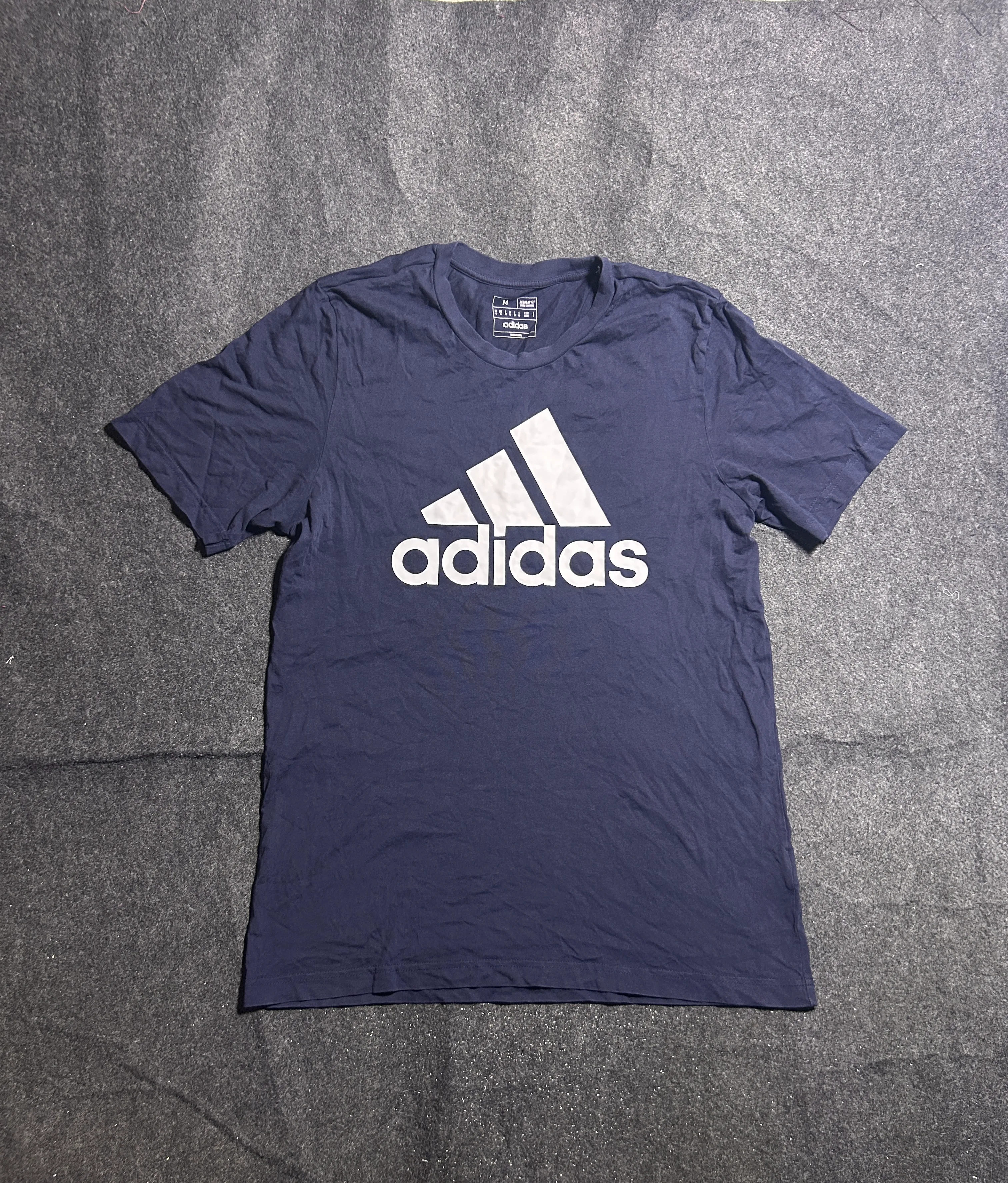 Adidas Classic Logo T-Shirt Navy Blue Cotton Regular Fit – Men’s M