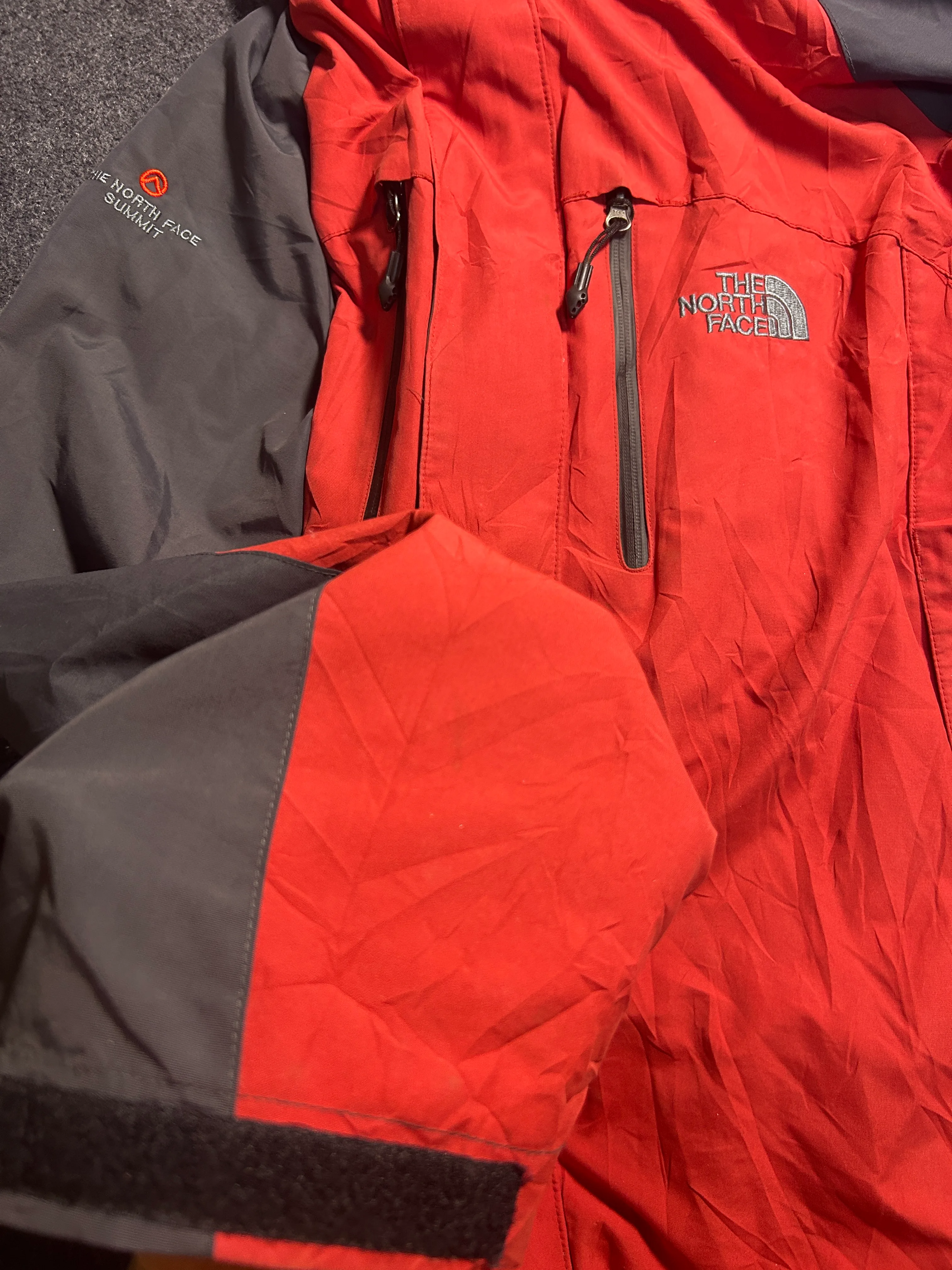 The North Face Summit Series Gore-Tex XCR Jacket  Red/Black | XL