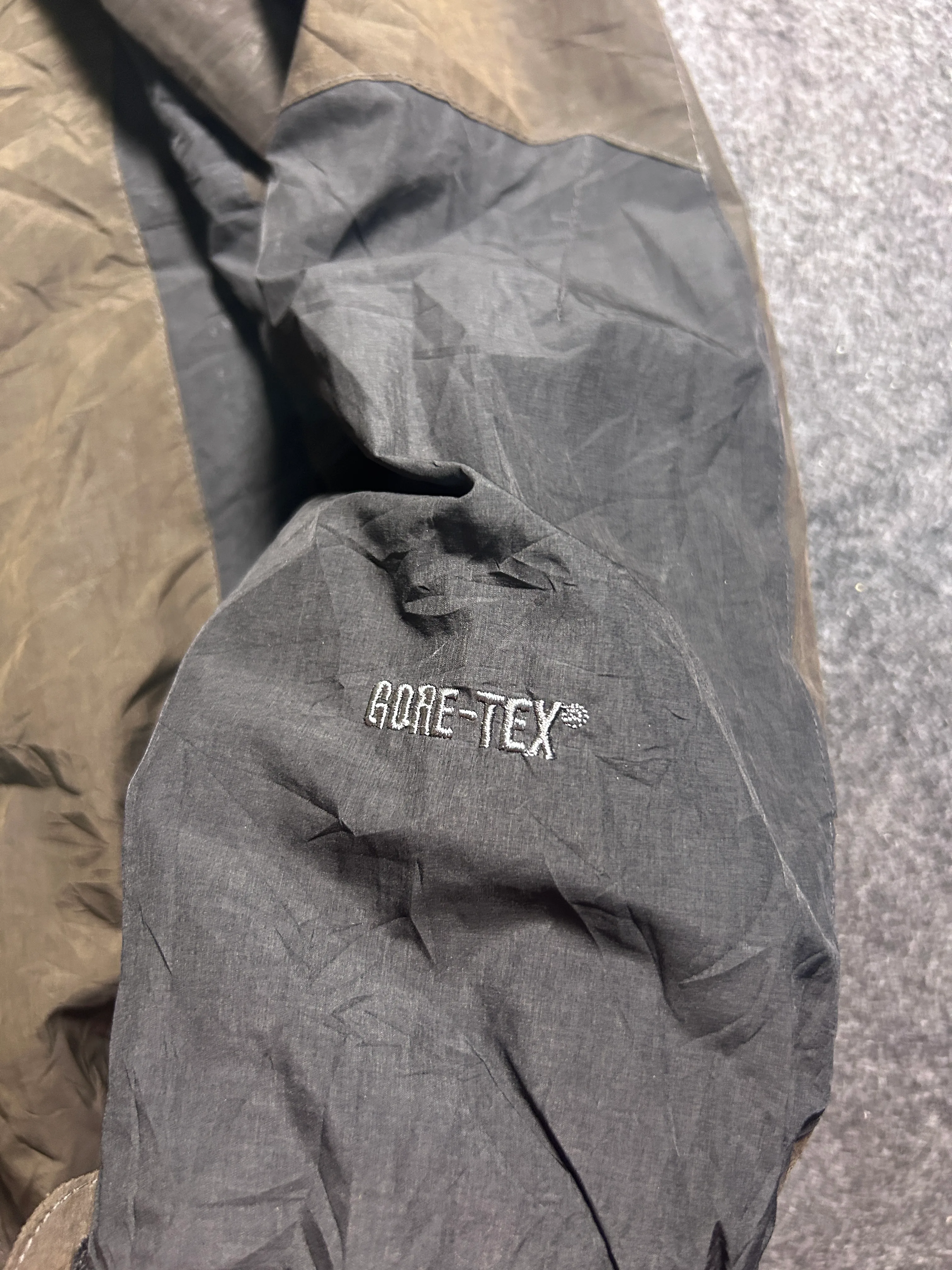 North Face Summit Series GORE-TEX Waterproof Windbreaker Jacket Brown/Black –M