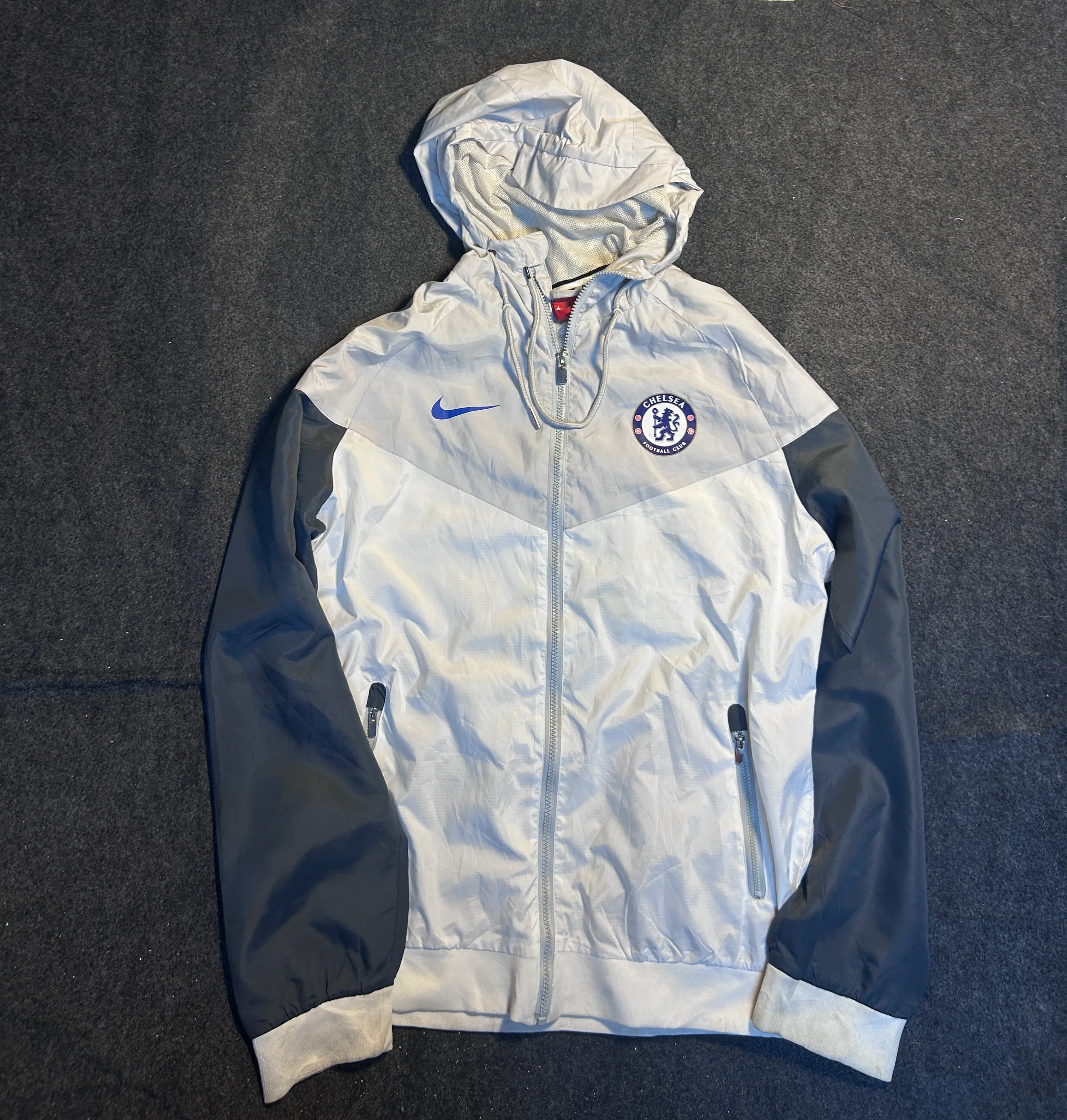 Nike Chelsea FC Windrunner Hooded Jacket | White & Grey | Waterproof Windbreaker | XL