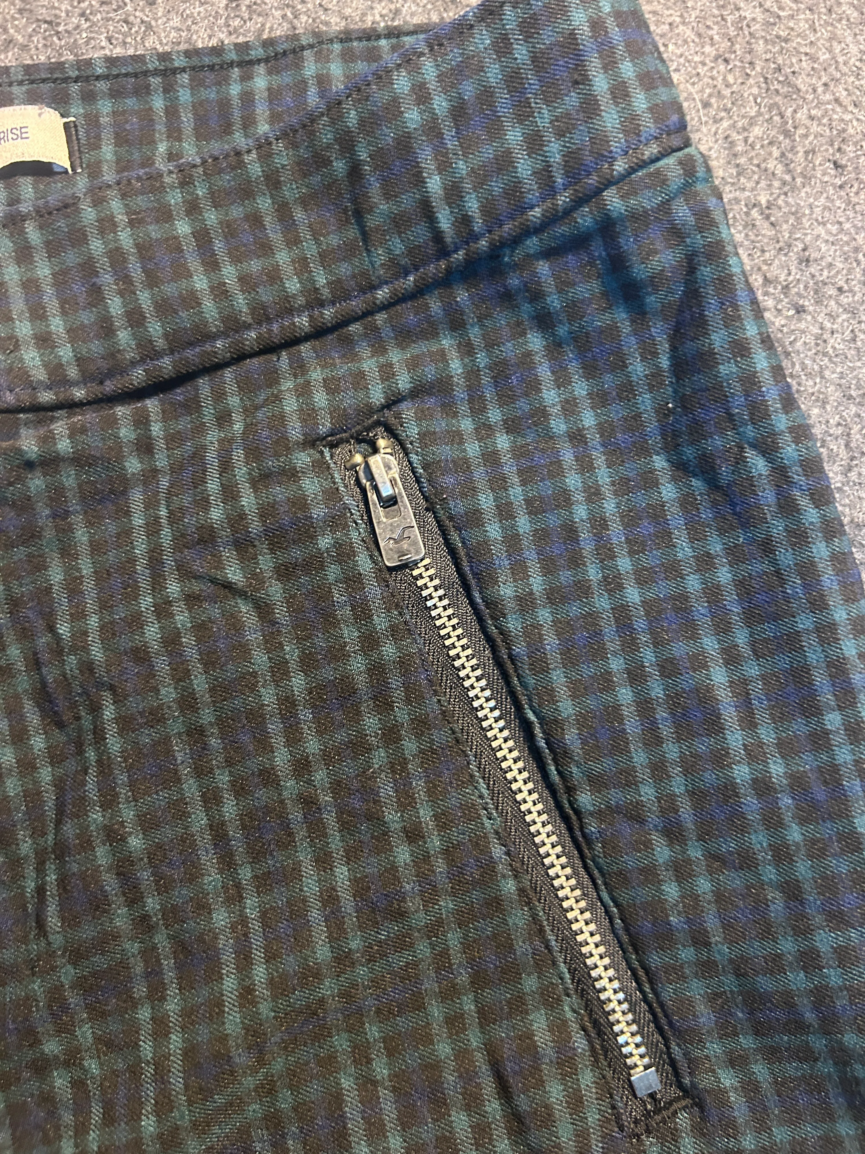 Hollister Women’s Ultra High-Rise Plaid Pants | m