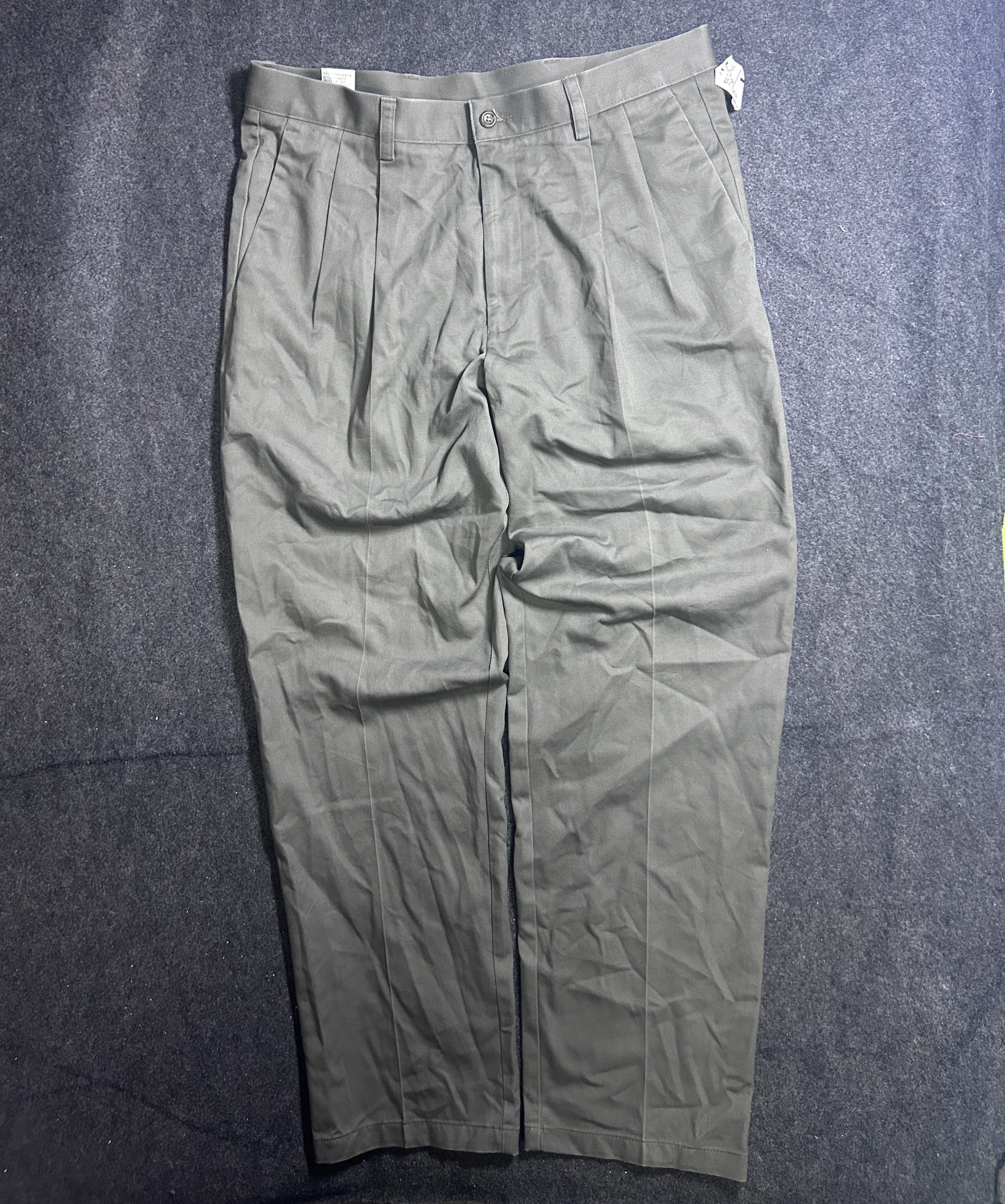 Dockers Men’s Grey Pleated Cotton Chino Trousers