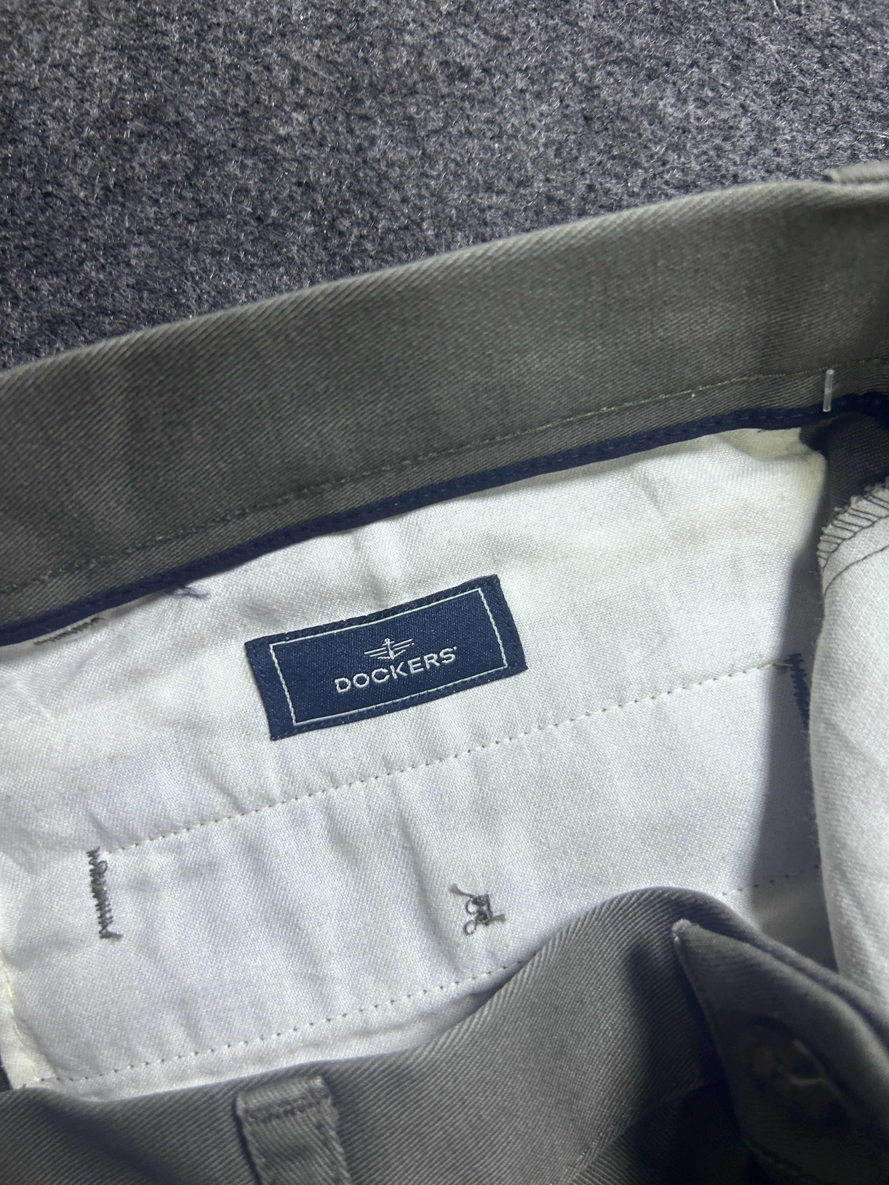 Dockers Men’s Grey Pleated Cotton Chino Trousers