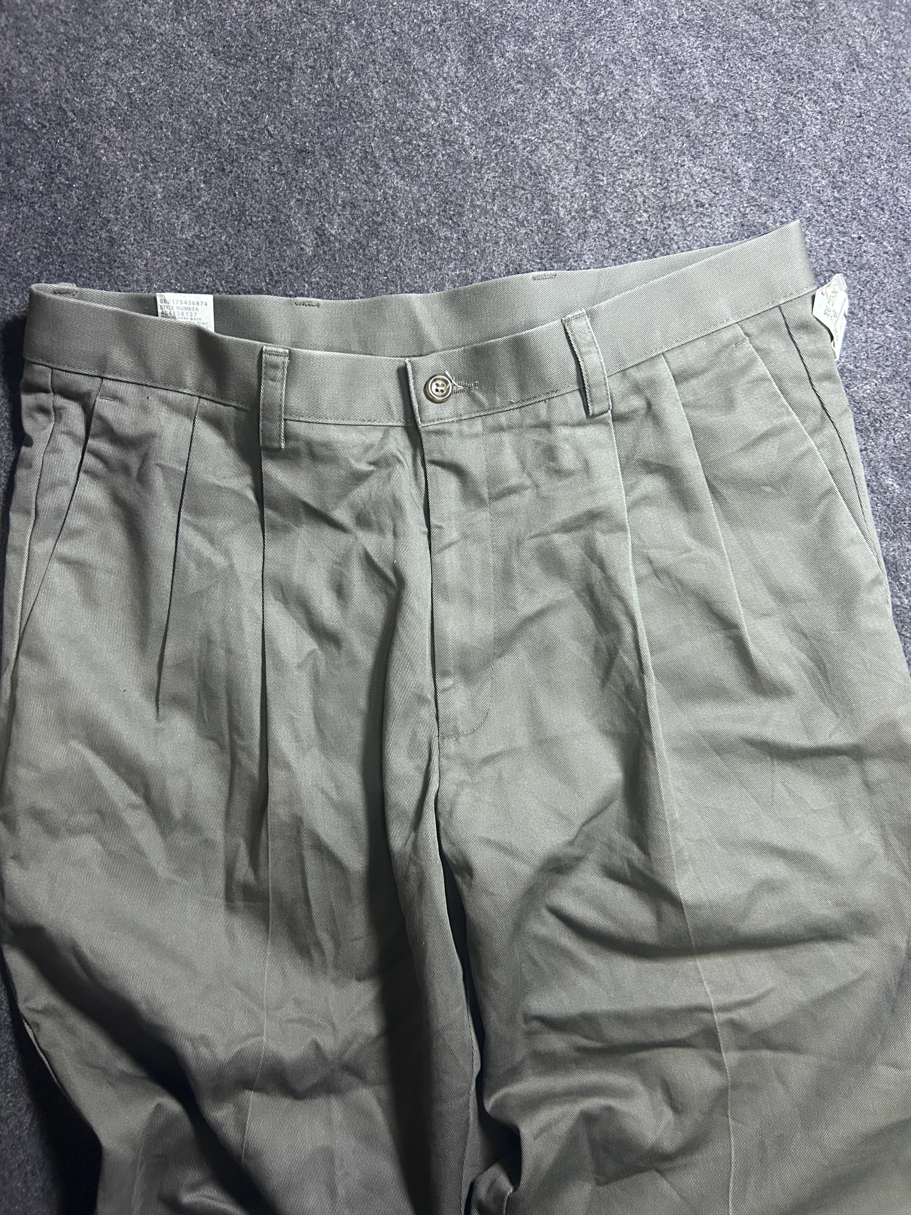 Dockers Men’s Grey Pleated Cotton Chino Trousers