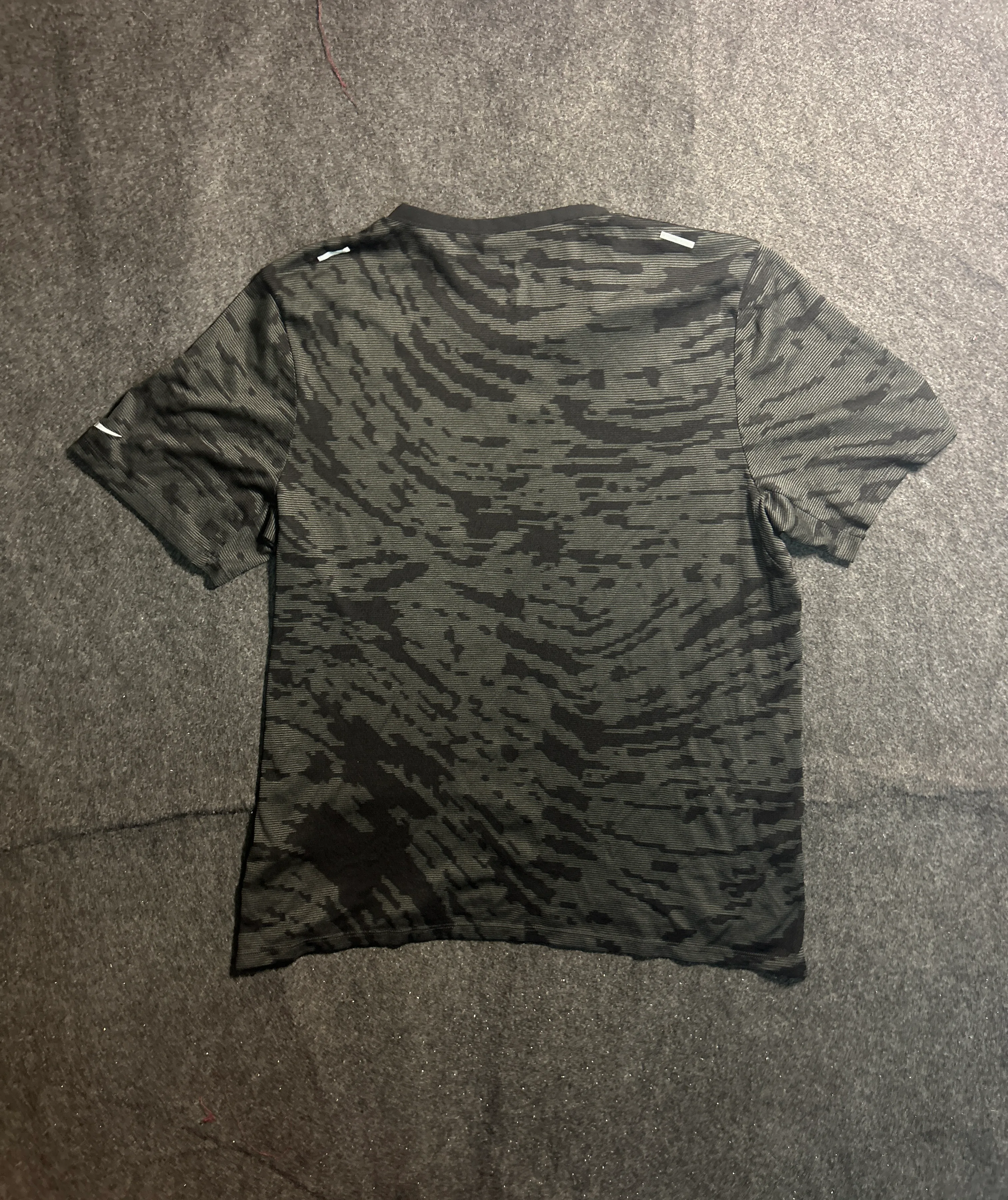 Nike Dri-FIT Running Division Camo T-Shirt – Black/Grey