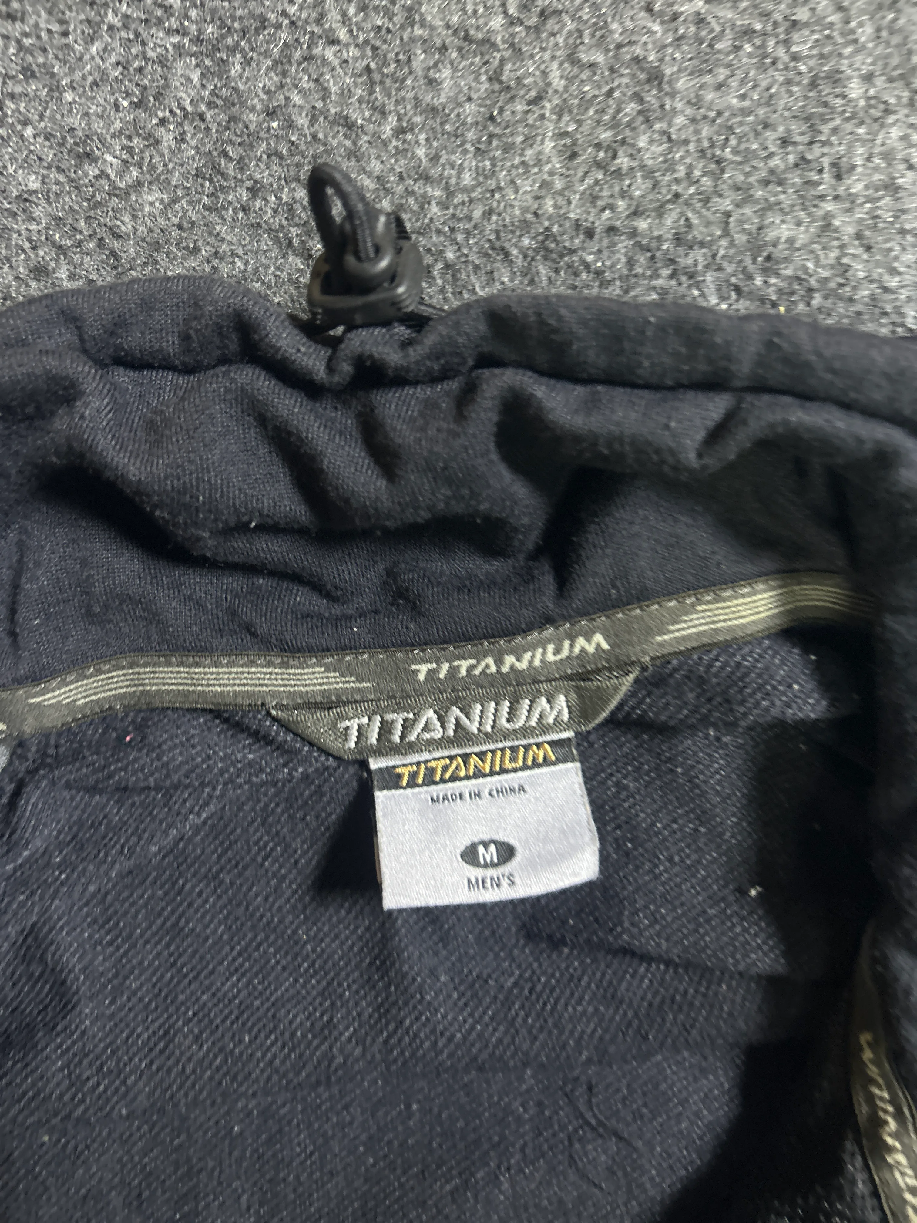 Columbia Windstopper thrift softshell jacket India detail view