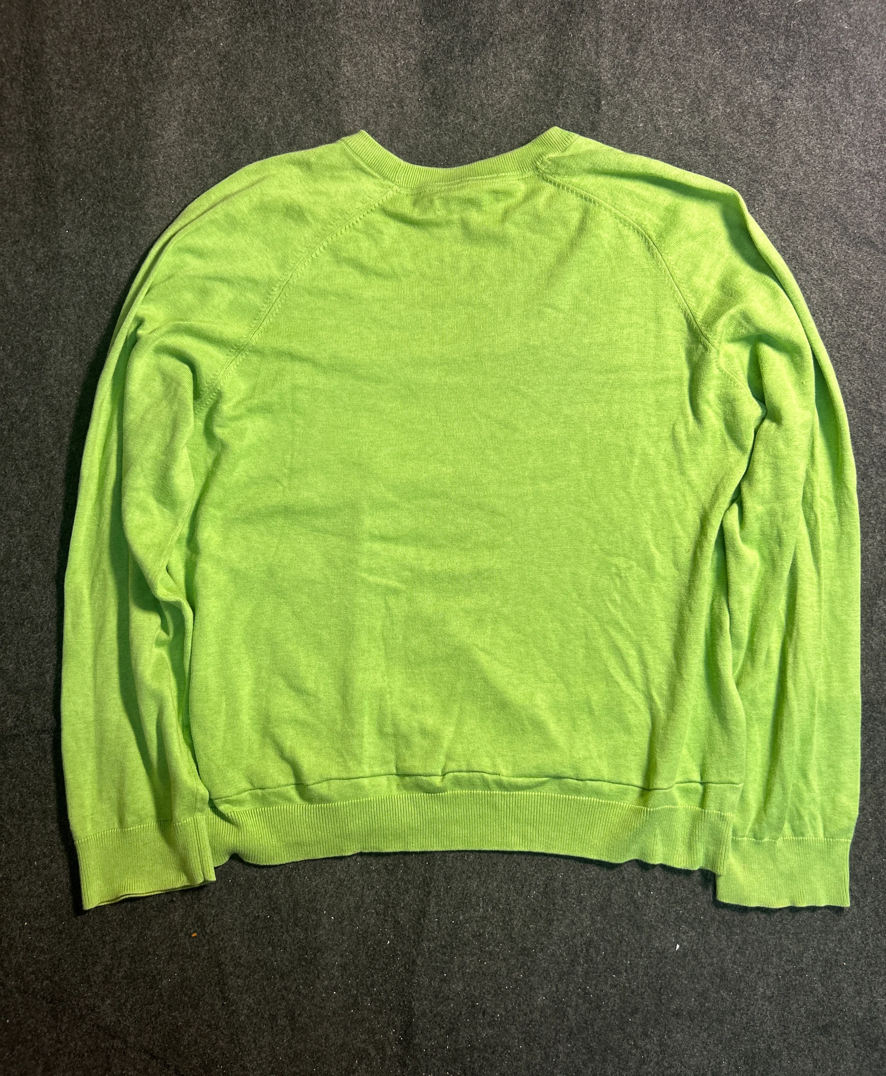 Tommy Hilfiger thrift sweatshirt India close-up