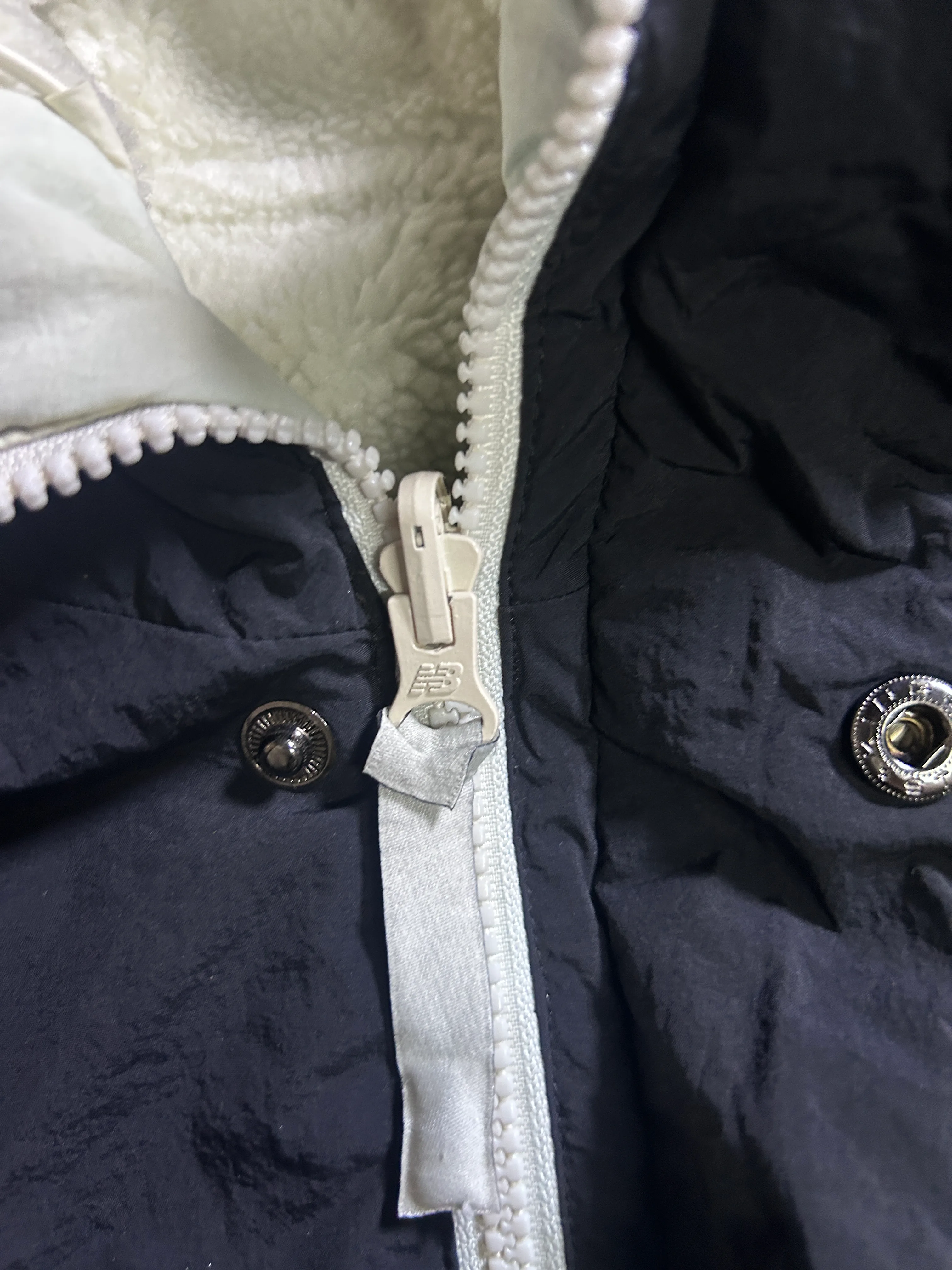 New Balance Reversible Sherpa Fleece Jacket – Black & Ivory Hooded M
