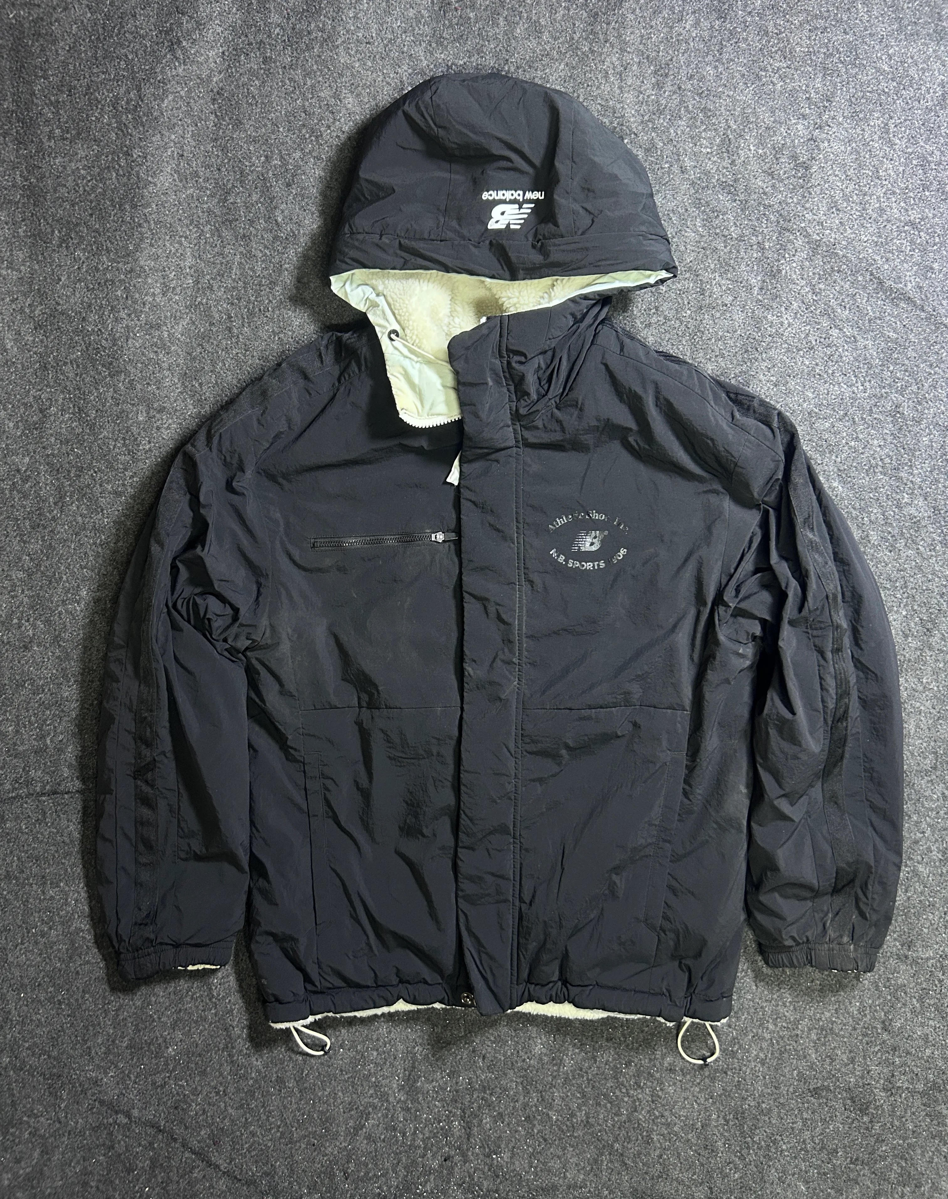 New Balance Reversible Sherpa Fleece Jacket – Black & Ivory Hooded M