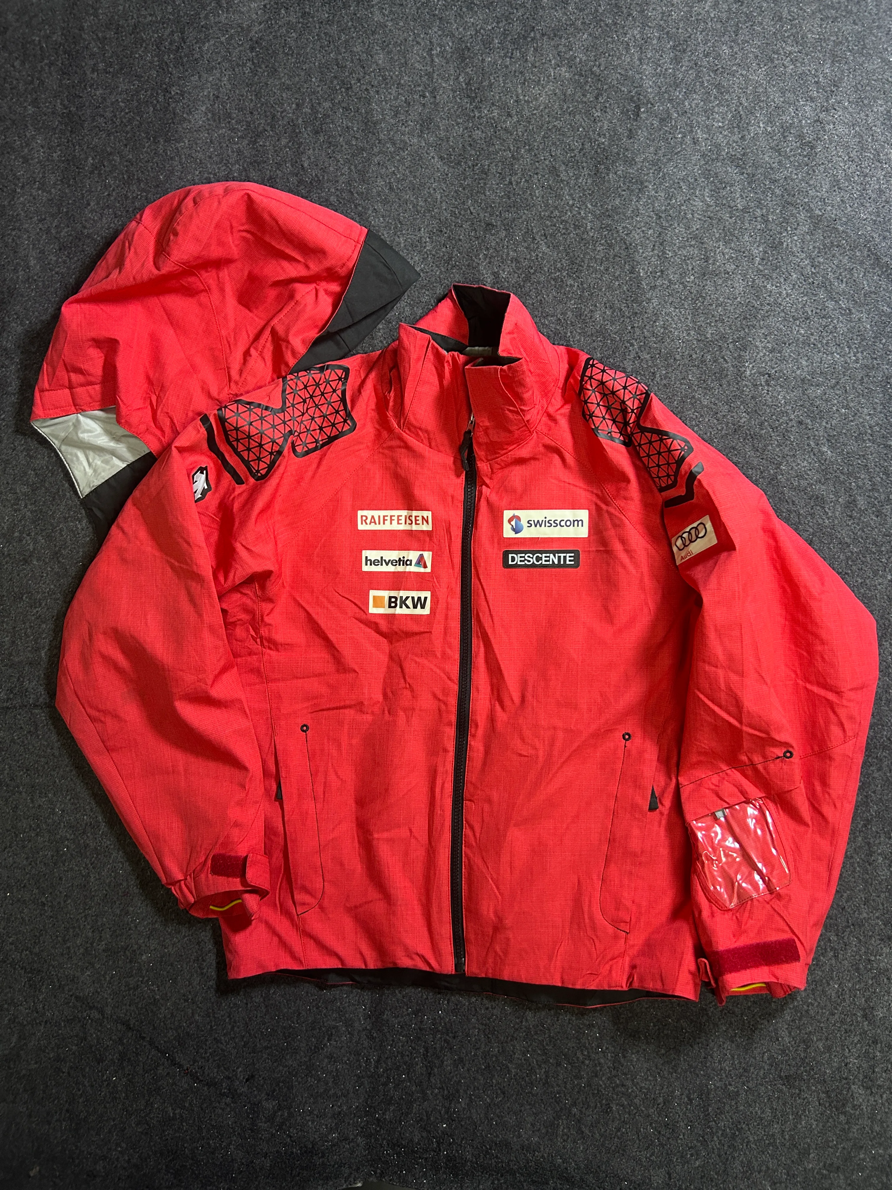 Descente Swiss Ski Team Red Hooded Ski Jacket – M