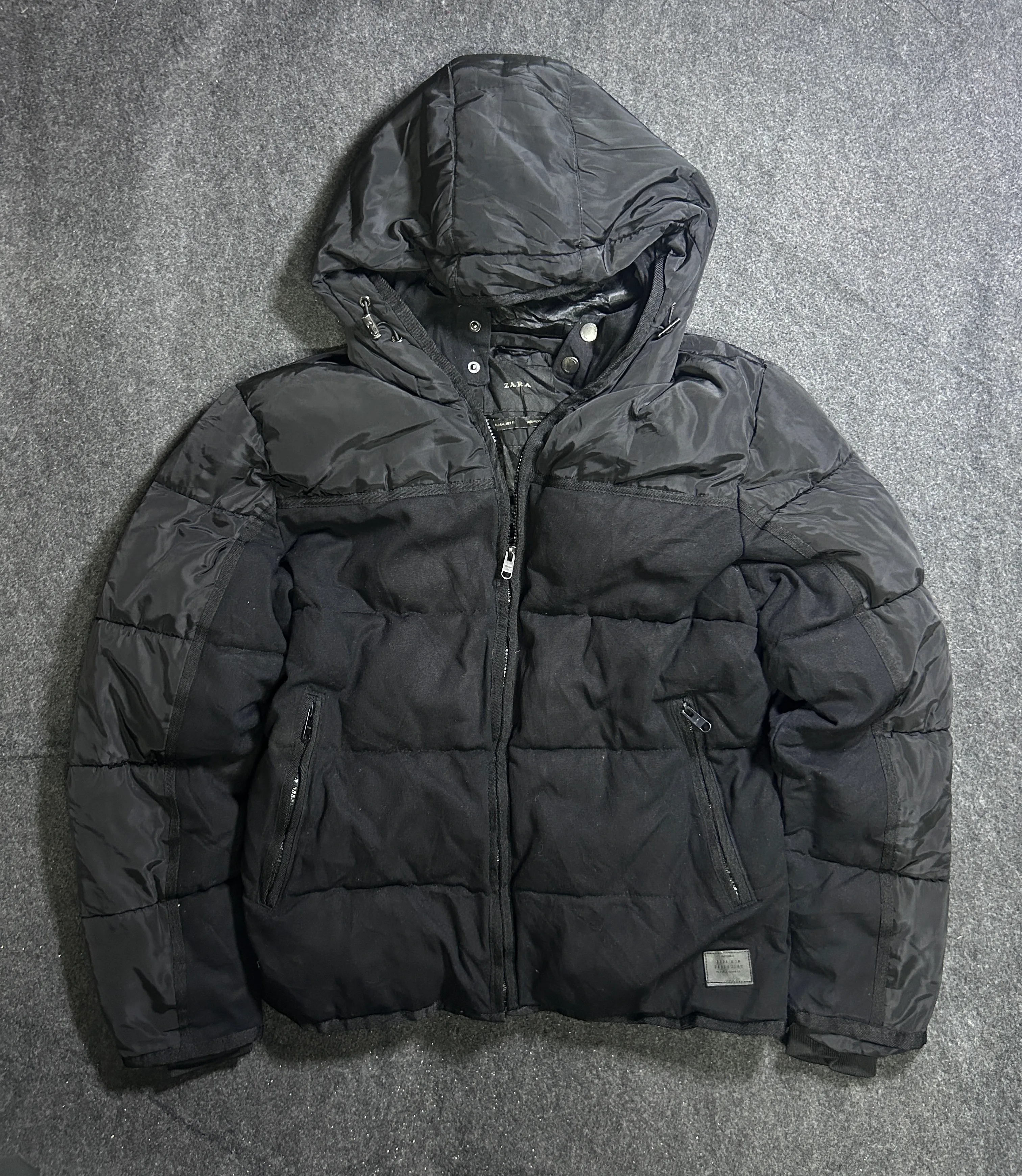 Zara Men’s Mixed Media Hooded Puffer Jacket – Black L