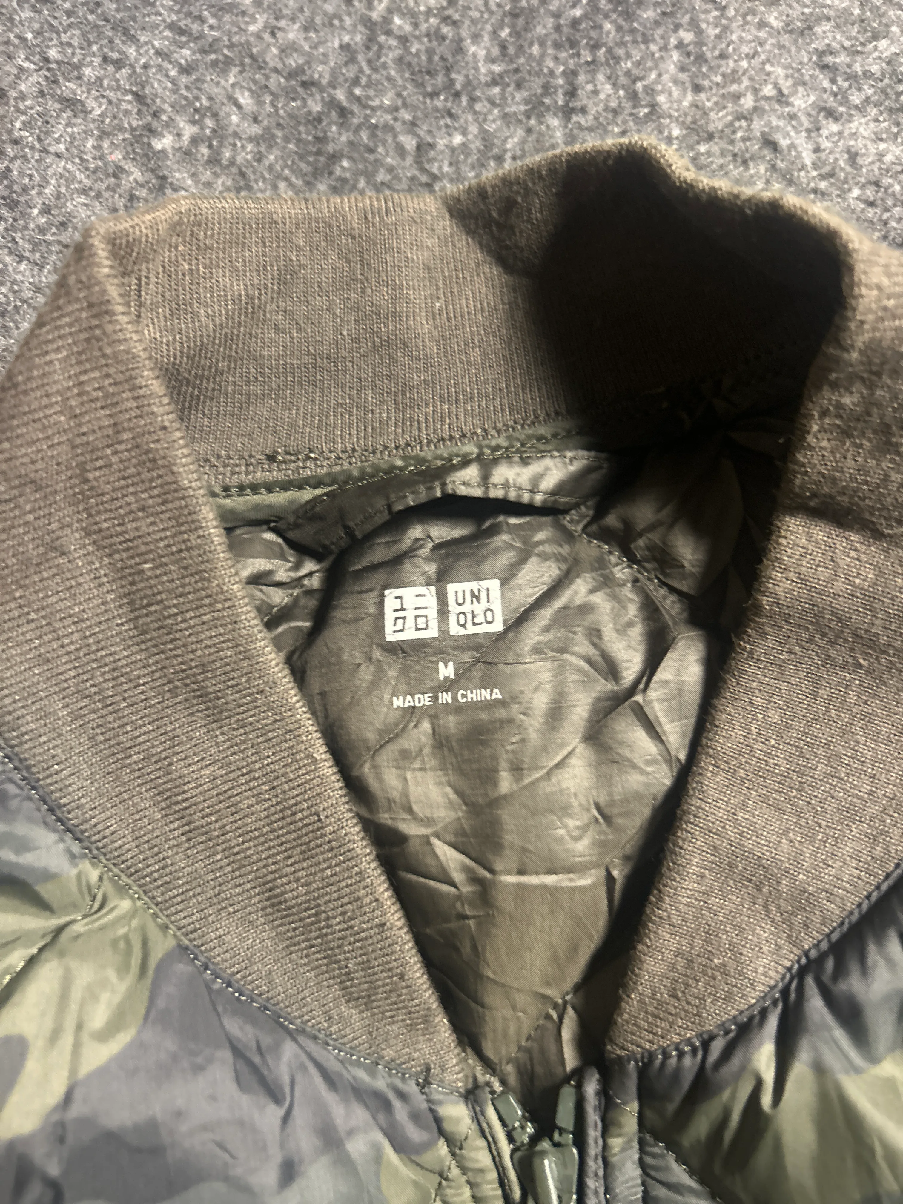 Uniqlo Olive  Puffer Bomber Jacket –Men’s Size M