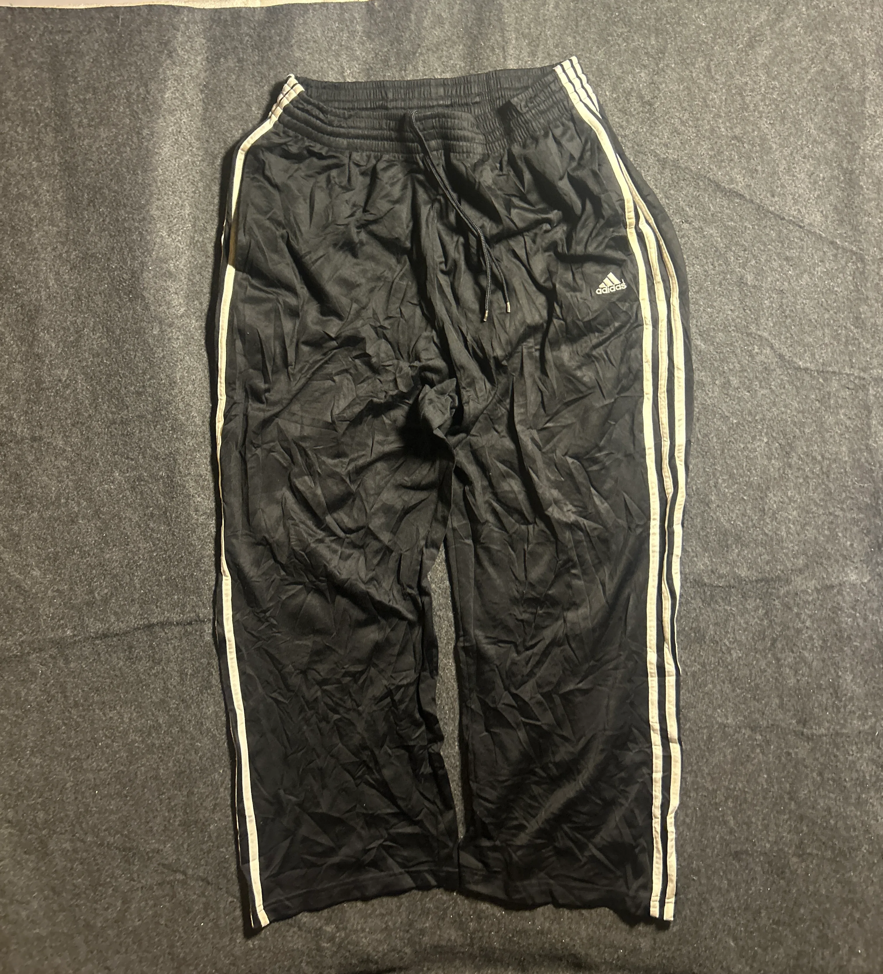 Adidas Vintage Black Baggy Track Pants with 3 Stripes – Unisex L