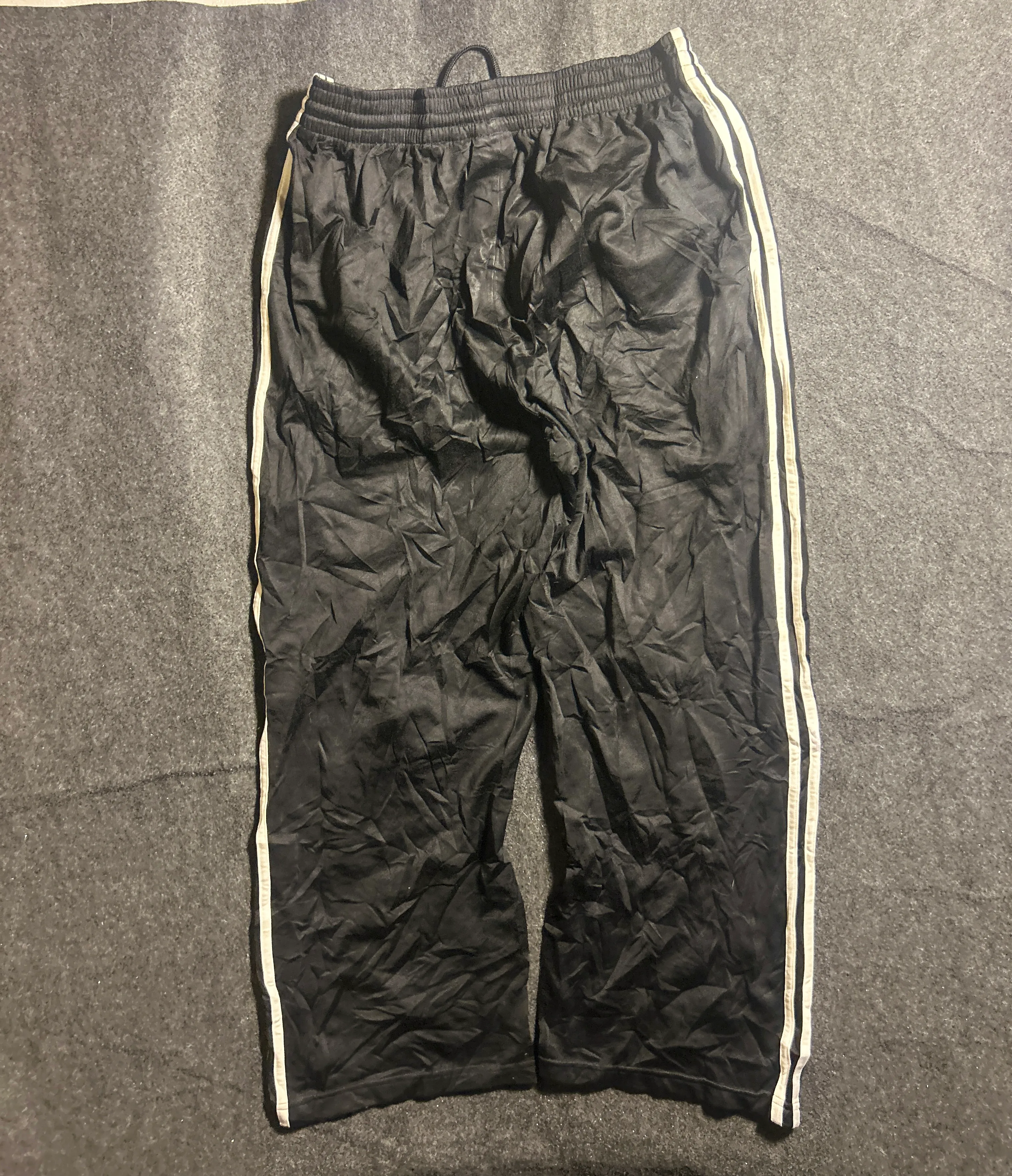 Adidas Vintage Black Baggy Track Pants with 3 Stripes – Unisex L
