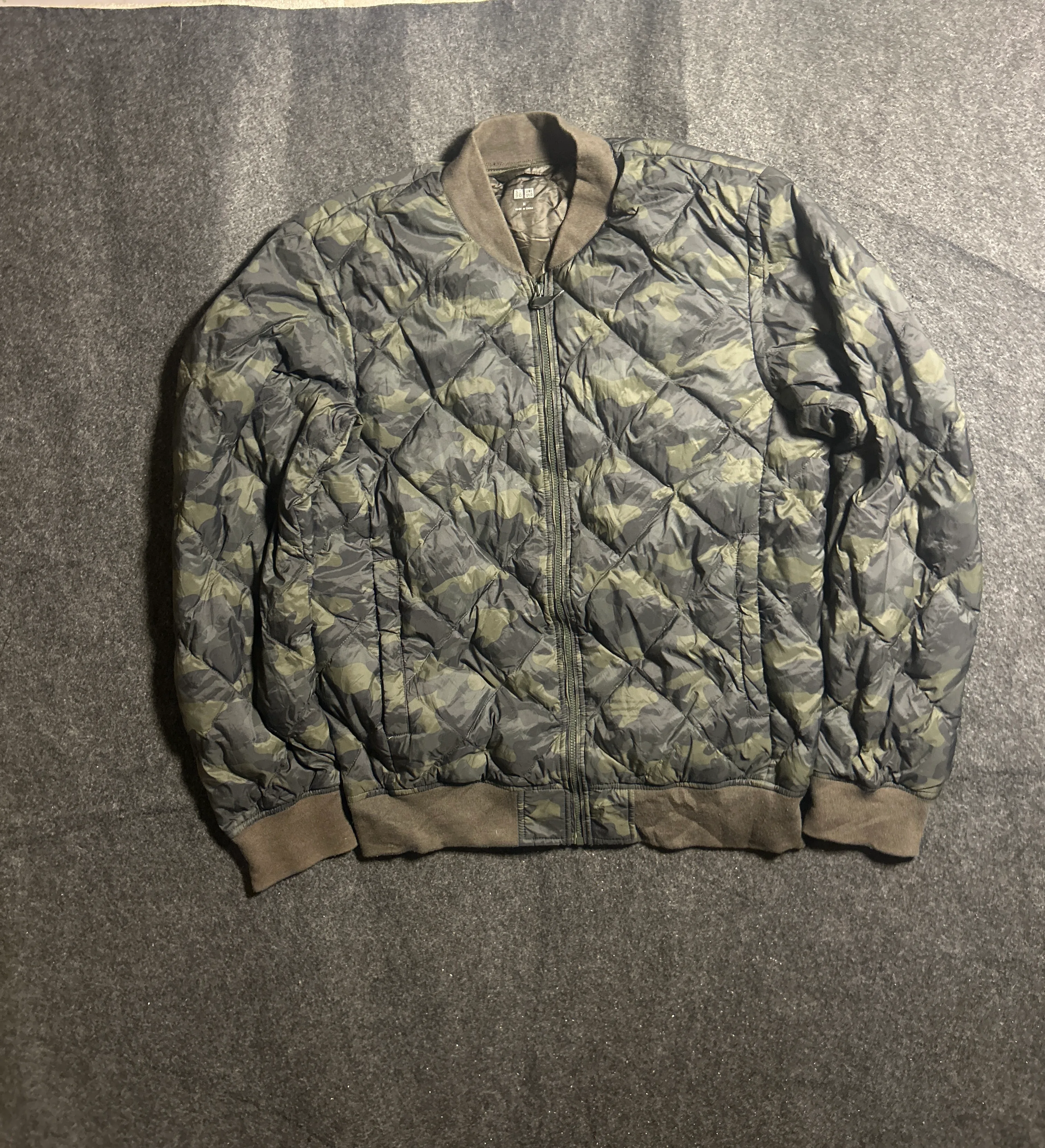 Uniqlo Olive  Puffer Bomber Jacket –Men’s Size M