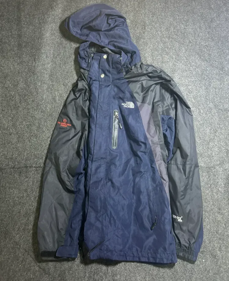 The North Face Summit Series GORE-TEX Waterproof Shell Jacket Navy/Black | XL