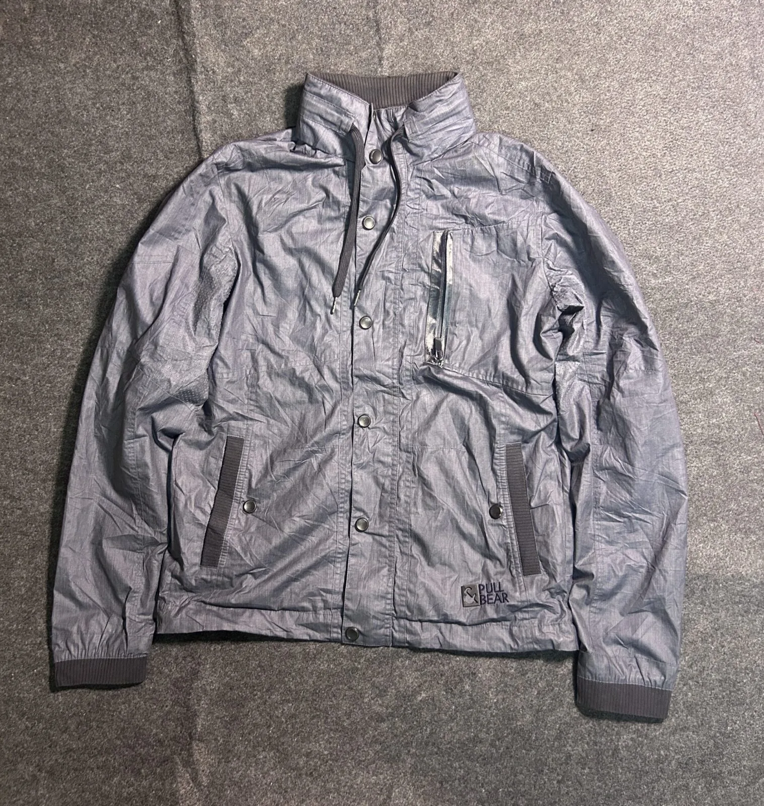 Pull & Bear Lightweight Waterproof Bomber Jacket Grey | L