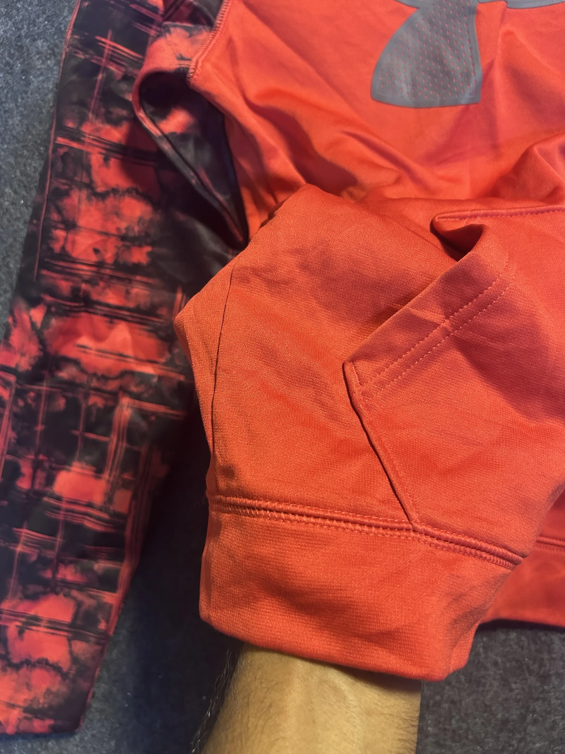 Under Armour ColdGear Fleece Hoodie Red Black Camo Pullover Sweatshirt M