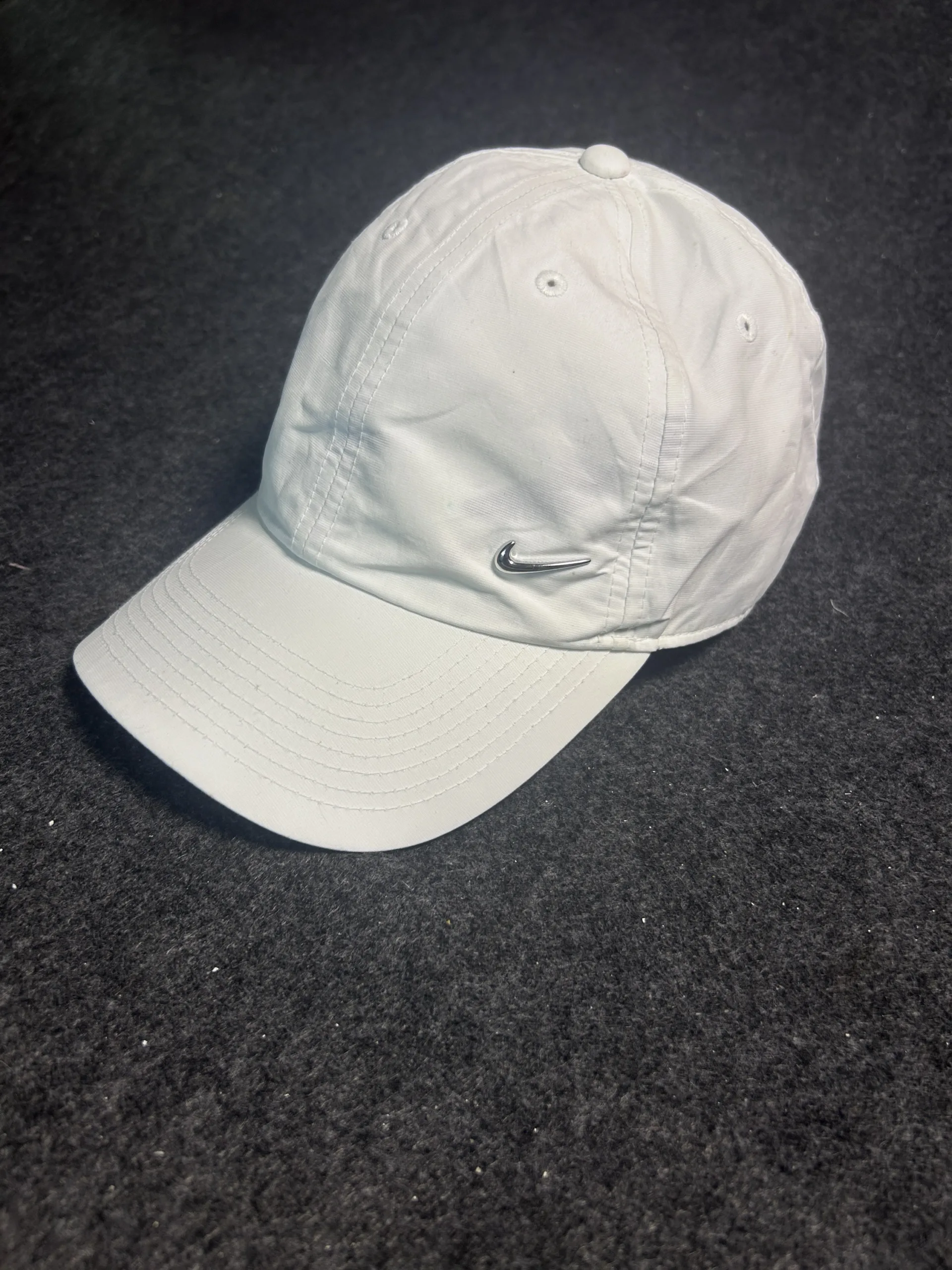 Nike Heritage86 White Adjustable Cap | Metal Swoosh Dad Hat