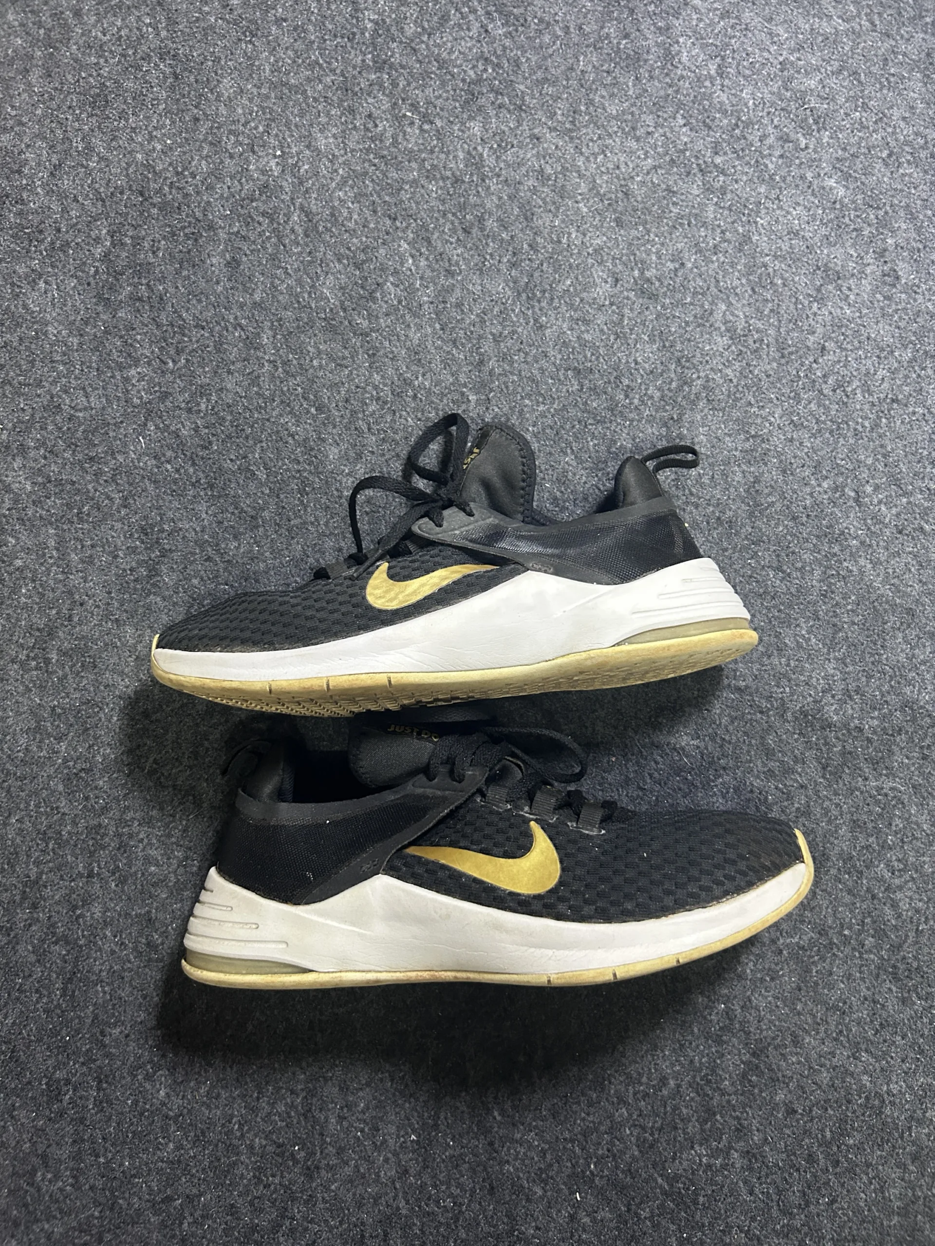 Nike Revolution Running Shoes Black Gold – UK 5.5 Lightweight Trainers