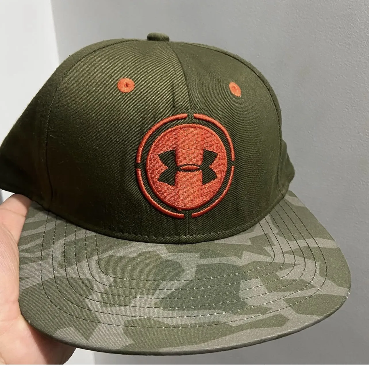 Under Armour Camo Snapback Cap Olive Green & Orange Logo | M/L