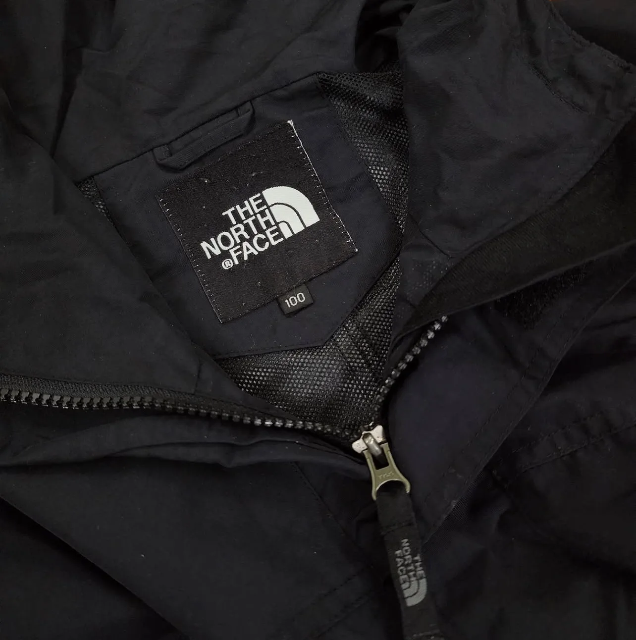 The North Face Hooded Jacket Black  XL Premium Outdoor Windbreaker