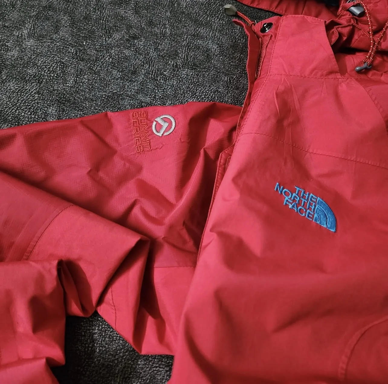 The North Face Summit Series GORE-TEX Waterproof Hooded Shell Jacket Red |M