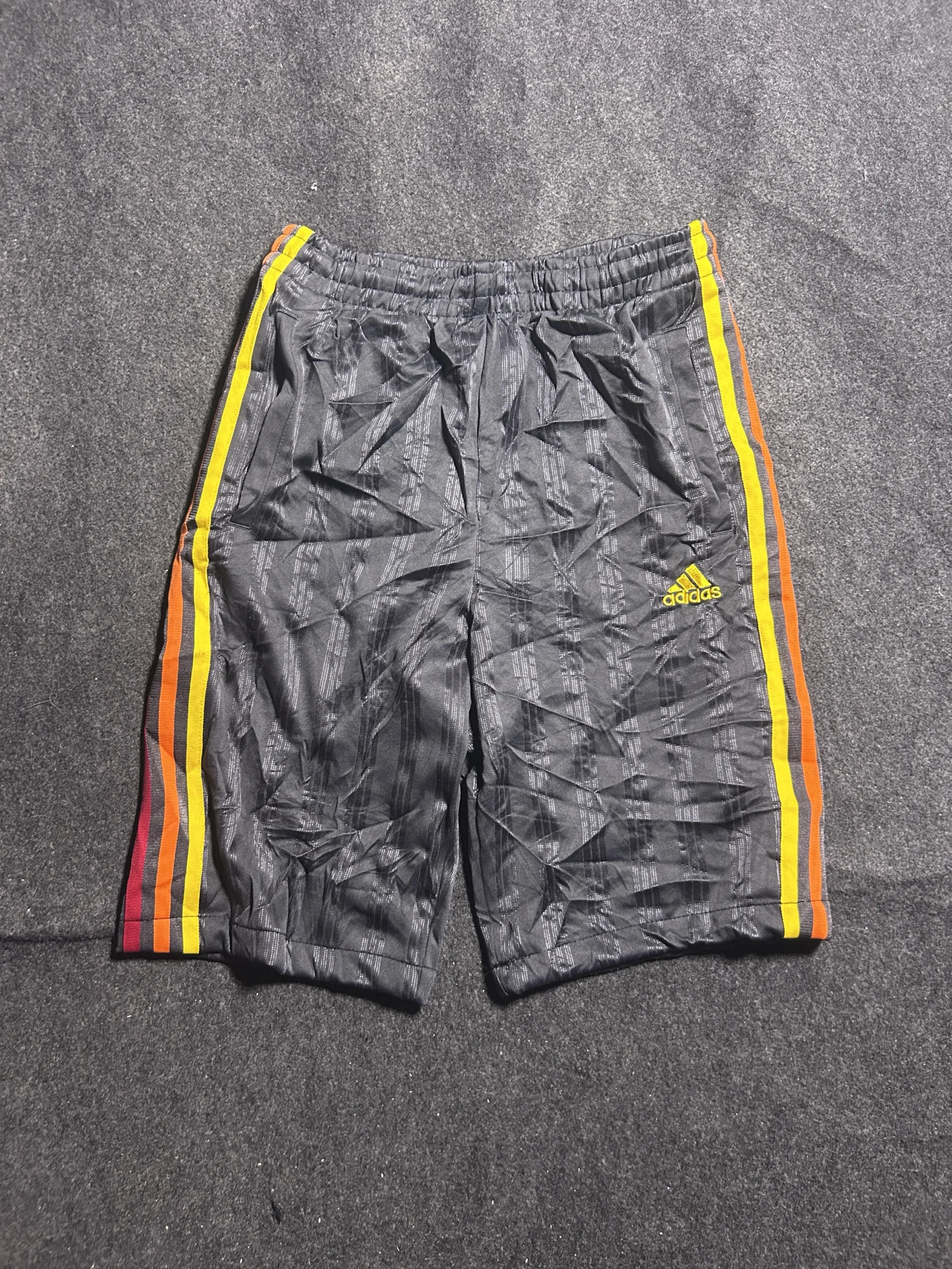Adidas Vintage Grey Athletic Shorts with 3-Stripe Detail | Size 28–32