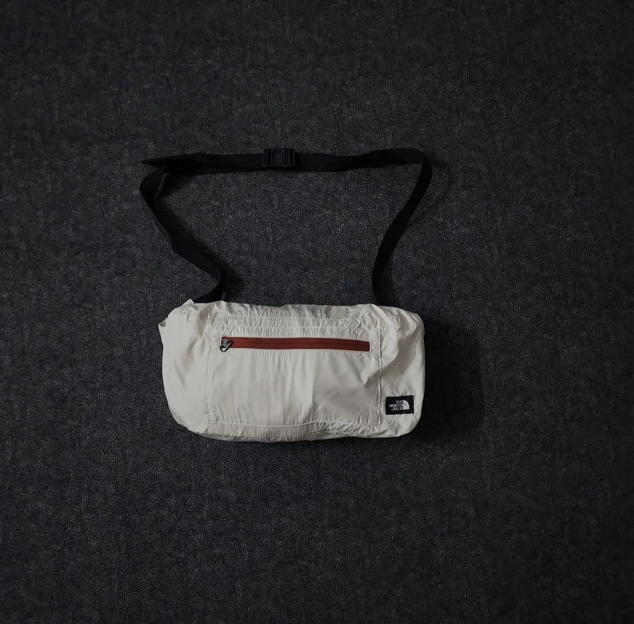 The North Face Packable Windbreaker Jacket White & Red | L