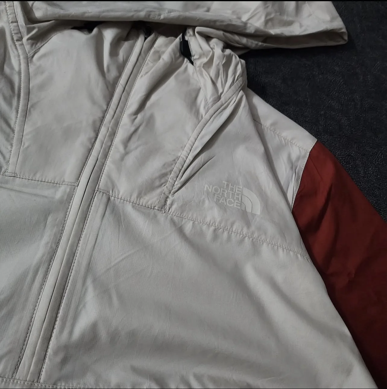 The North Face Packable Windbreaker Jacket White & Red | L