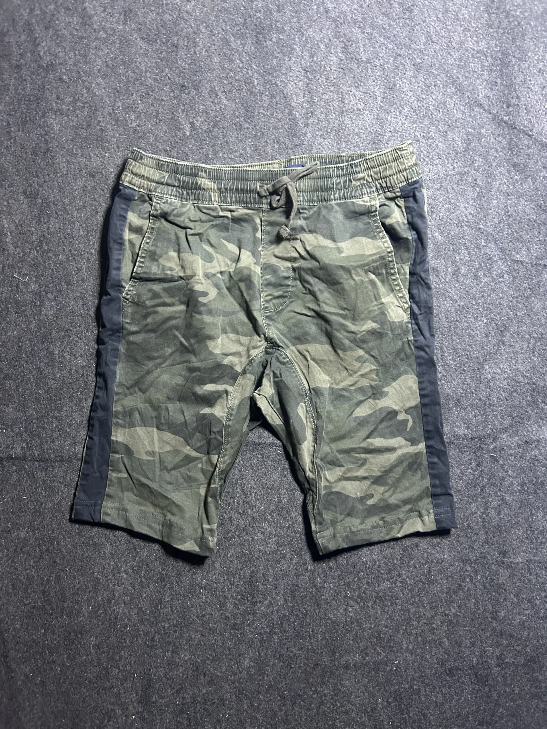 Hollister Camo Skinny Cargo Style Shorts Advanced Stretch | Waist 30–32
