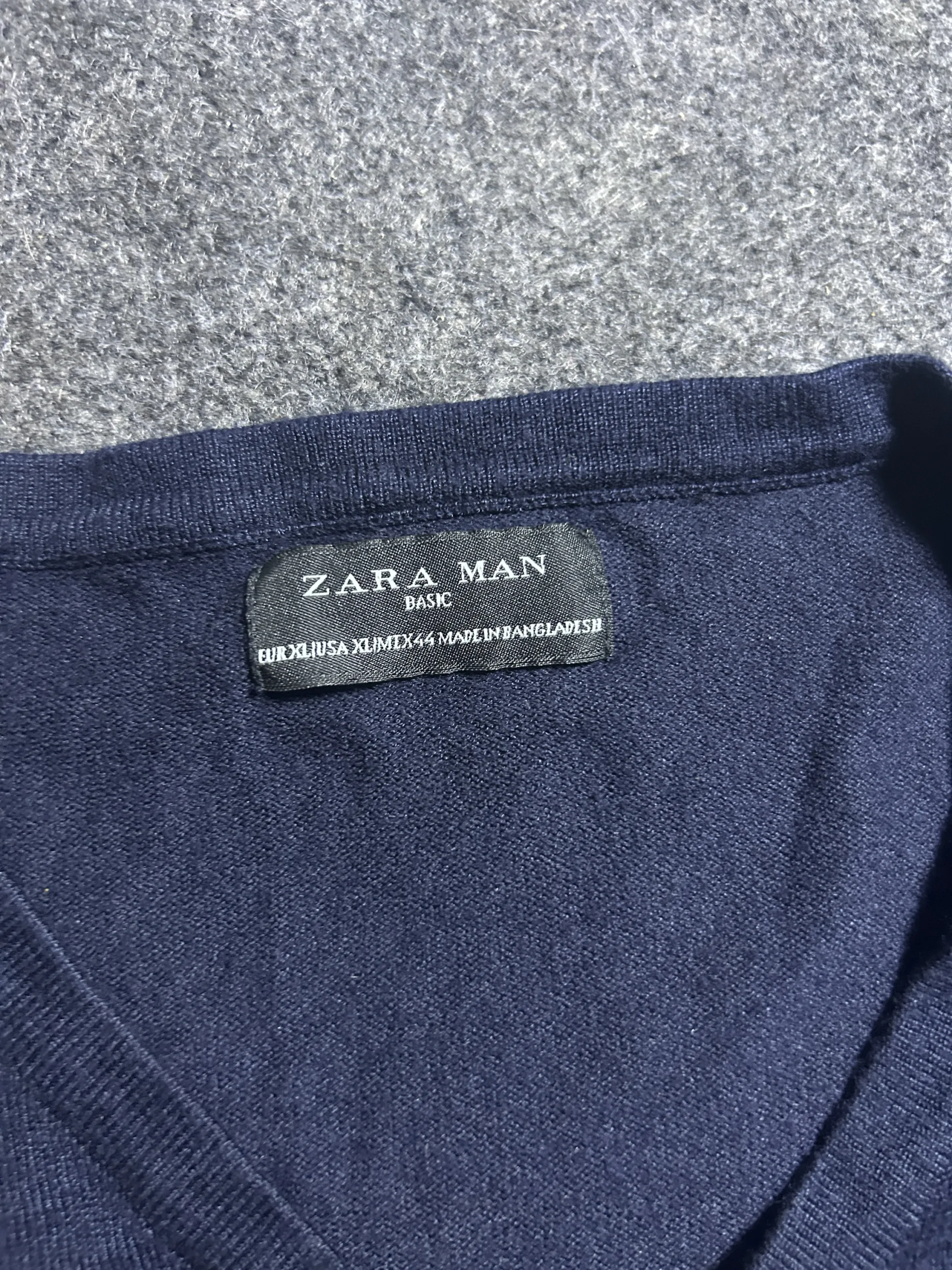 Zara Man Basic Navy Blue V-Neck Long Sleeve Tshirt | XL