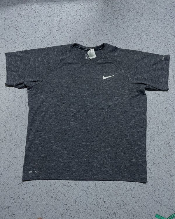NIKE SWIM TSHIT SIZE L - Image 5
