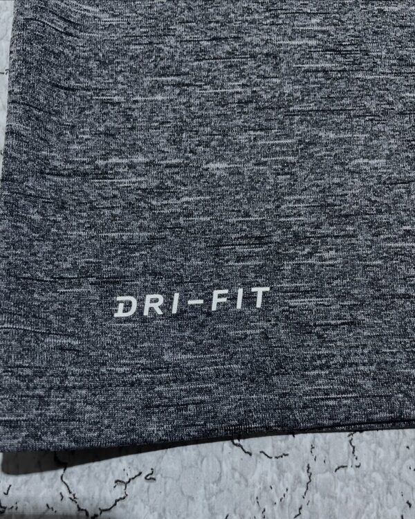 NIKE SWIM TSHIT SIZE L - Image 4