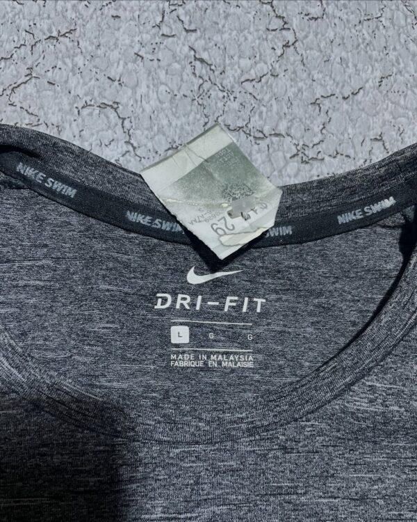 NIKE SWIM TSHIT SIZE L - Image 2