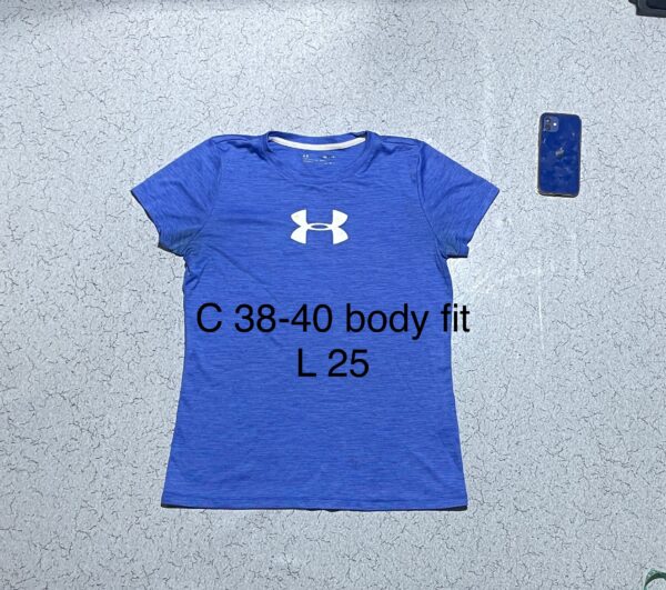 Under armour half tee size S