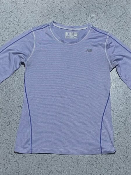 NB full sleeve Tshirt for gym or sports size XS

Chest 30
Length 22

Condition l...