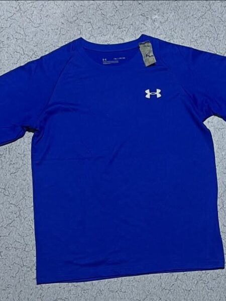 UA heatgear full sleeve tshirt size M

Chest 38
Length 23
Condition like new 

P...