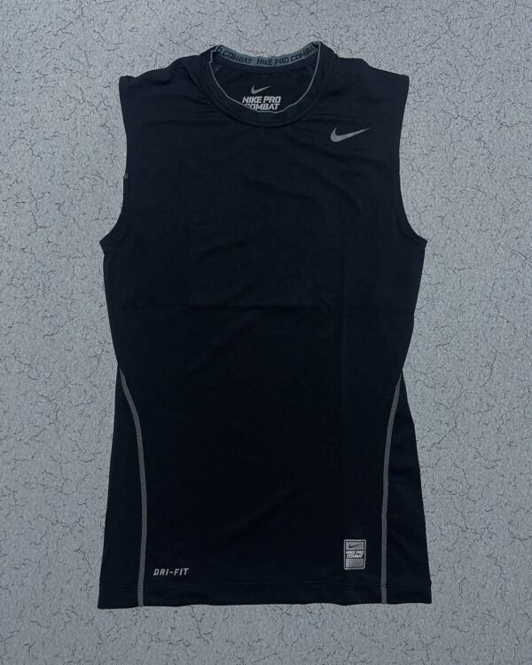 Nike Pro combat compression wear  size S

Price 880/- 

#thriftstoreindia...