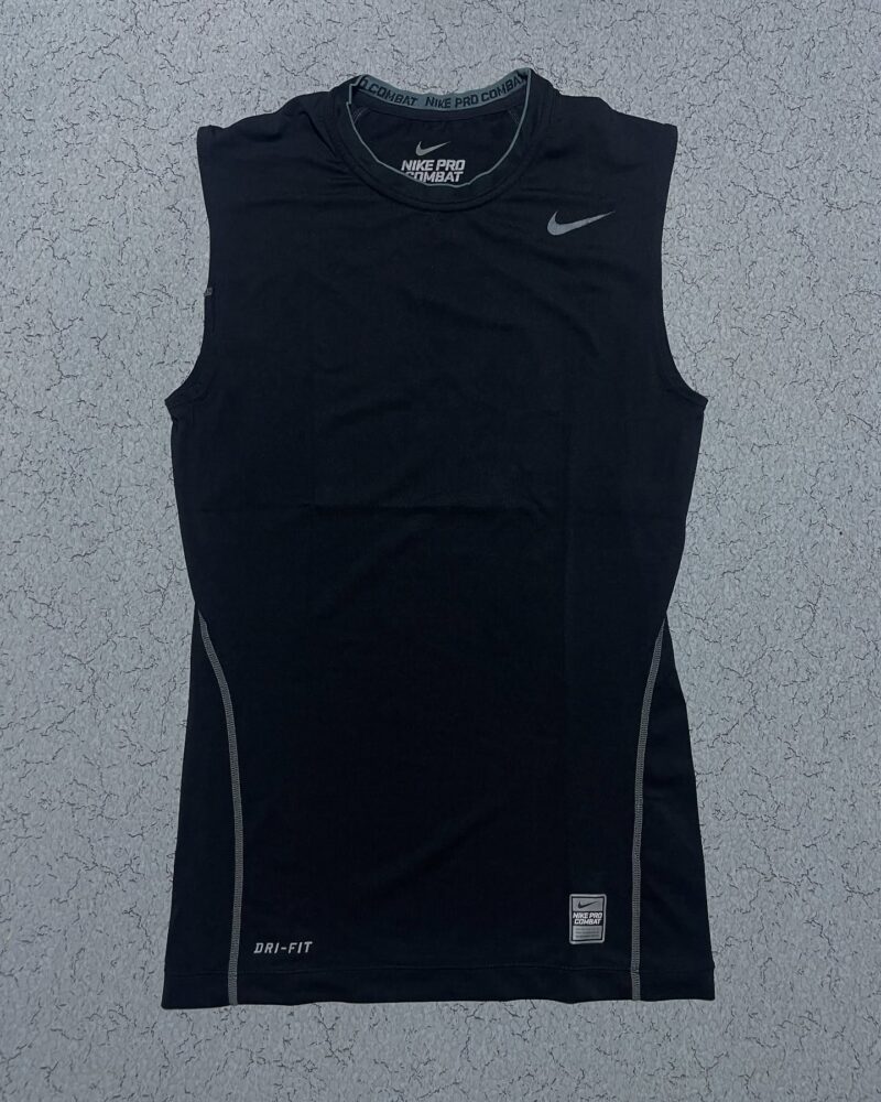 Nike Pro combat compression wear  size S

Price 880/- 

#thriftstoreindia...