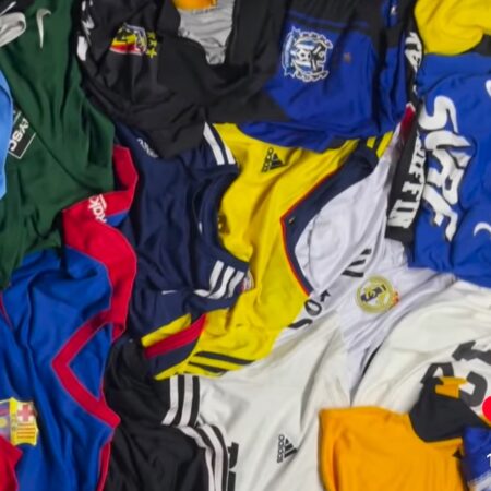 Authentic football Jersey.
Handpicked Items
Imported from korea, Vietnam 

Size ...
