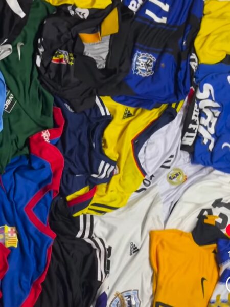 Authentic football Jersey.
Handpicked Items
Imported from korea, Vietnam 

Size ...