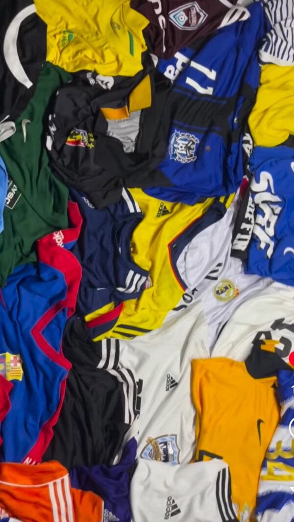 Authentic football Jersey.
Handpicked Items
Imported from korea, Vietnam 

Size ...