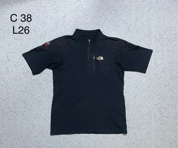 TNF tshirt half zip size M colour black summit series 

Price 650/- free shippin...